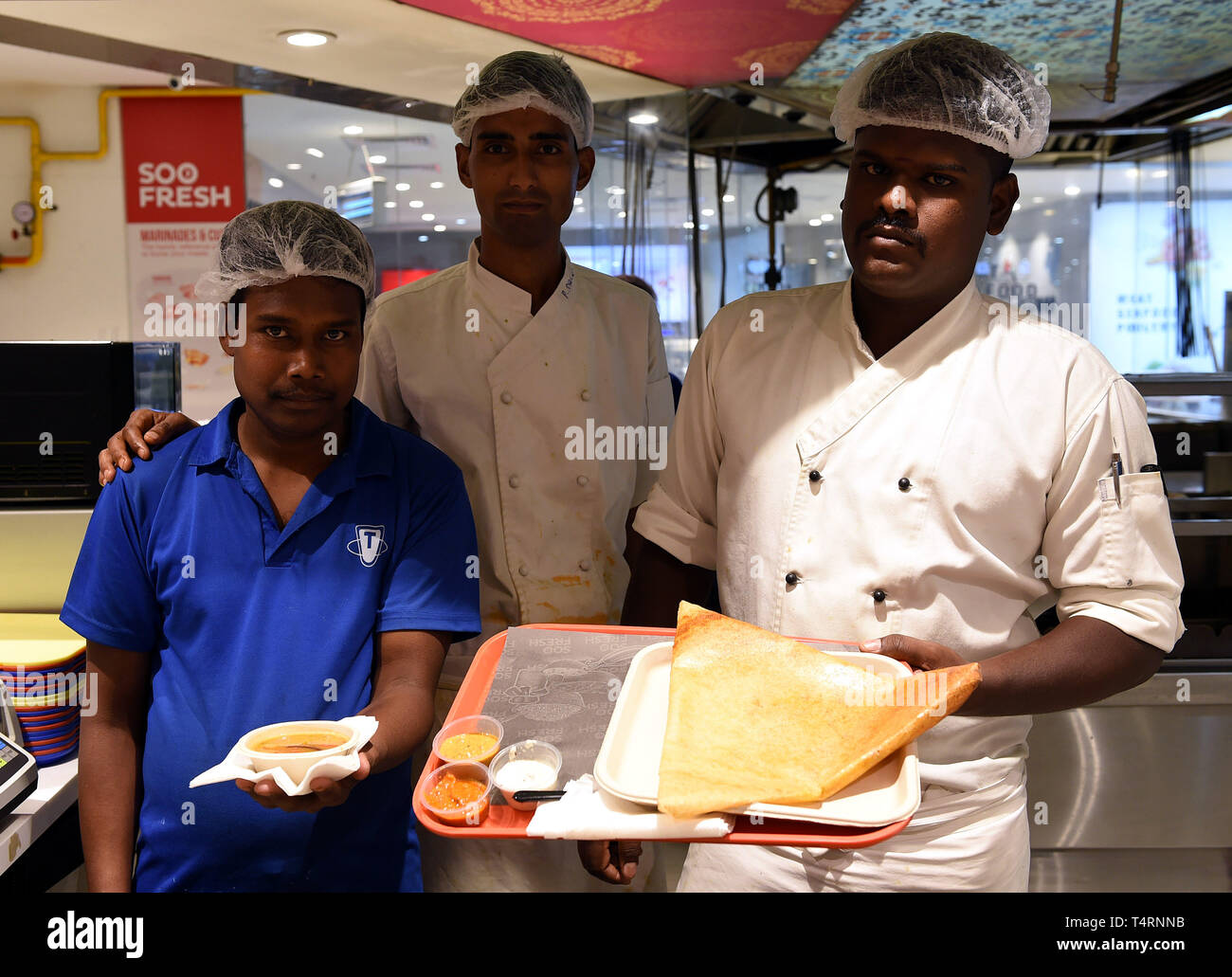 New Delhi, India. 18th Apr, 2019. An Indian chef shows Dosa he made at a supermarket in New Delhi, India, April 18, 2019. Dosa, a crispy paper-thin wrap with a spicy potato filling, eaten dipped in a tangy soup and a special sauce or chutney, is popular in southern India. Credit: Zhang Naijie/Xinhua/Alamy Live News Stock Photo