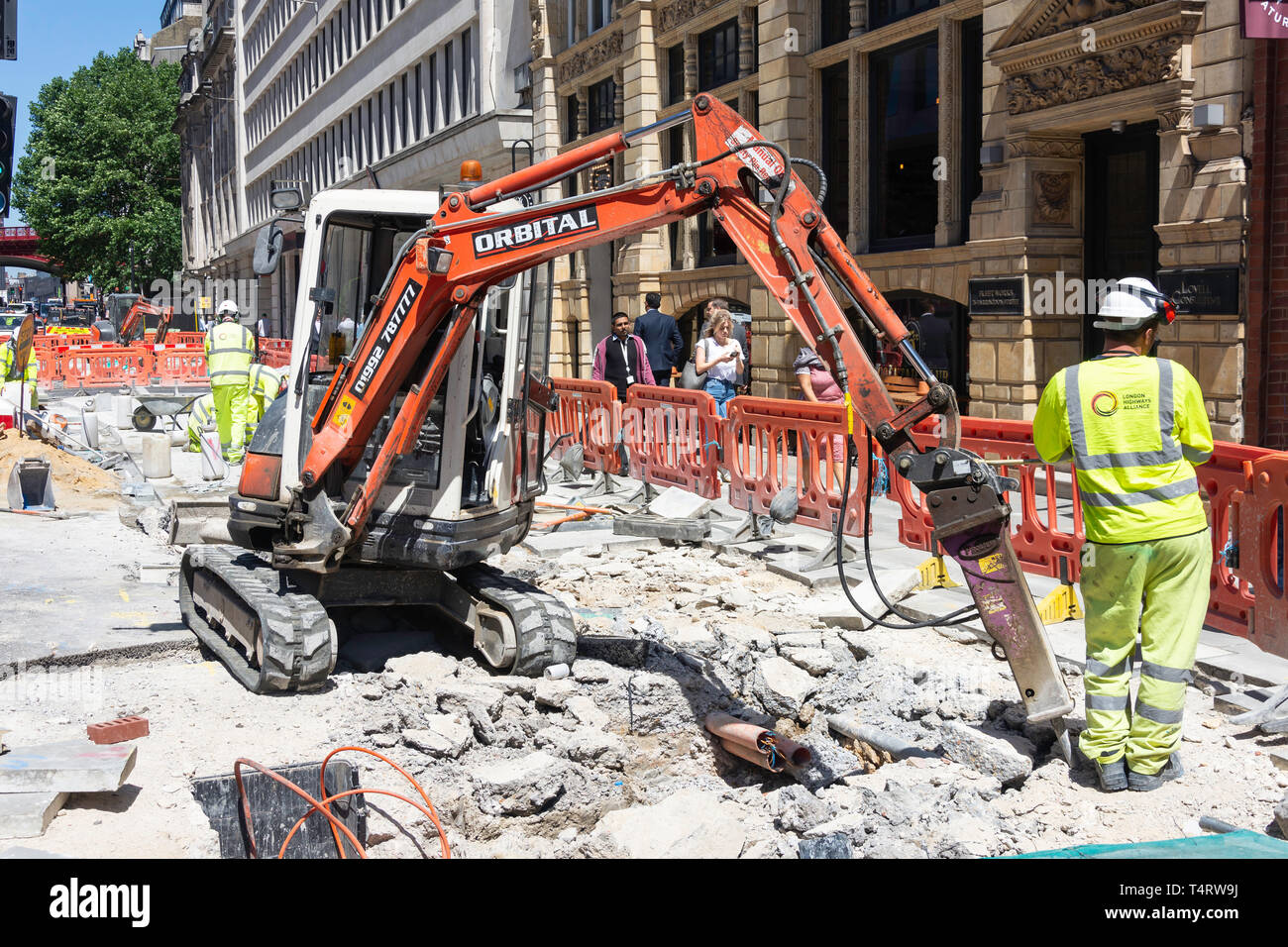 Road work repairs, Farrington Street, Farringdon, City of London, Greater London, England, United Kingdom Stock Photo