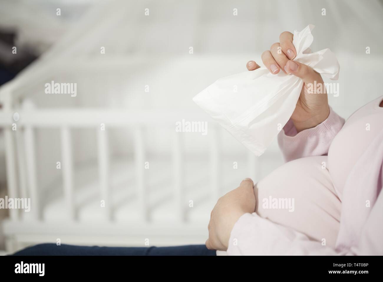 Bag hand hi-res stock photography and images - Alamy