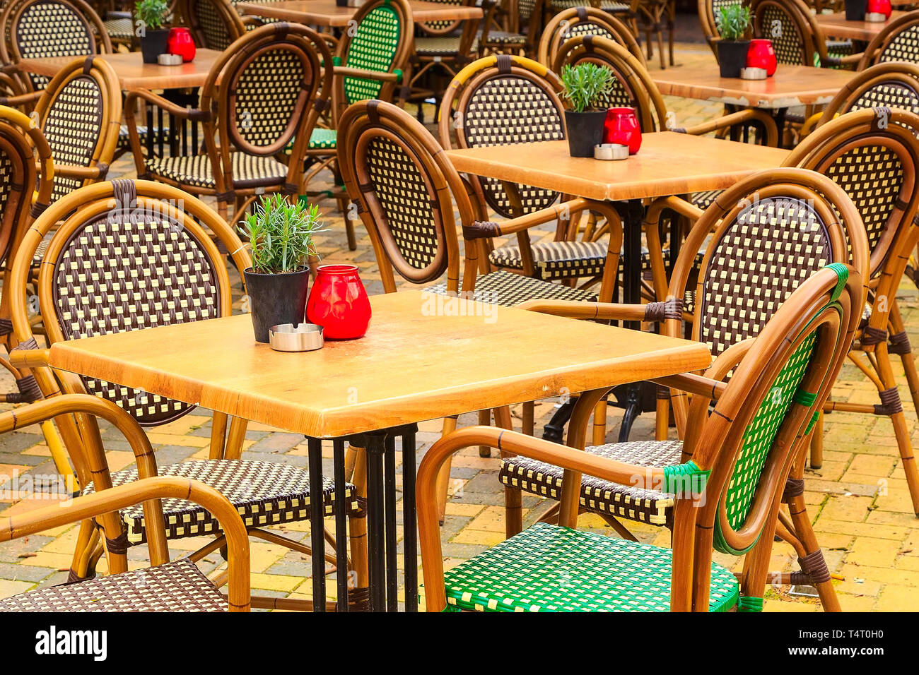 European online cafe chairs