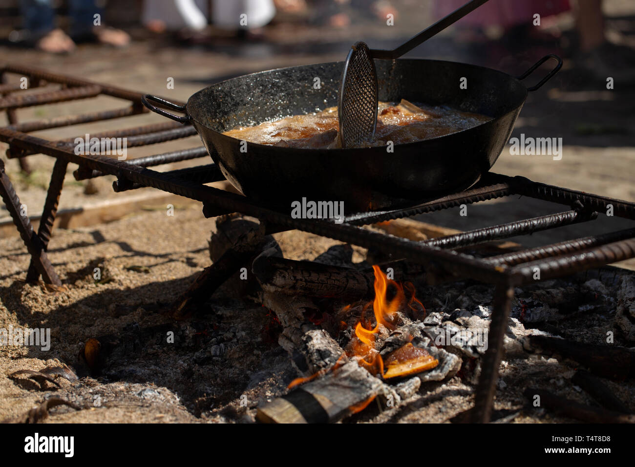 Cooking on fire Stock Photo Alamy