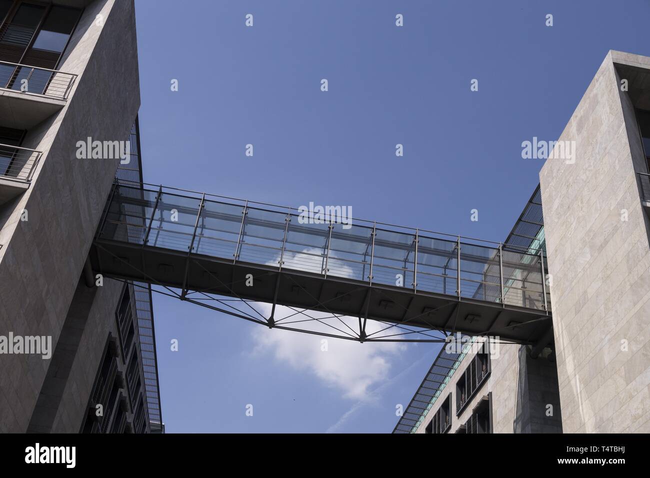 bridge of office buildings in berlin    // Welches GebÃ¤ude und wo? Stock Photo