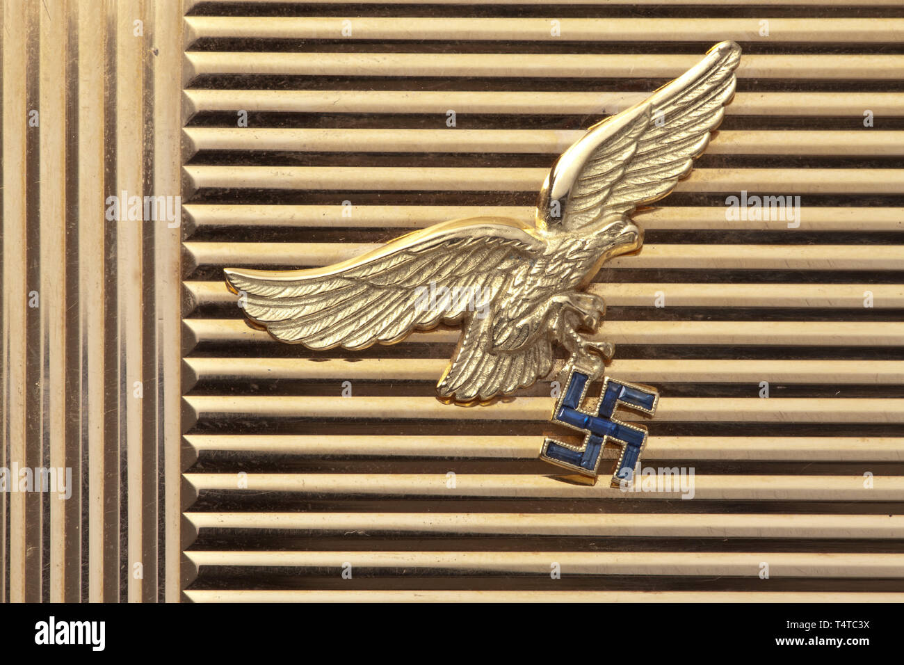 Hermann Göring (1893 - 1946) - a cigarette case presented to Ernst Udet Gold, the applied national eagle studded with blue sapphires. Fluted surface in French Art Déco style, the smooth inside of the lid engraved with presentation inscription 'Meinem Freund Erni mit besten Geburtstagswünschen - 26.IV.38 - Hermann Göring' (tr. 'For my friend Erni with best wishes for his birthday - 26 April 38 - Hermann Göring'). Hallmark '750', no manufacturer's mark, presumably from the workshop of the jeweller Karl Dluzewski in Berlin, dimensions 80 x 130 mm, weight 260 g. Enclosed are th, Editorial-Use-Only Stock Photo