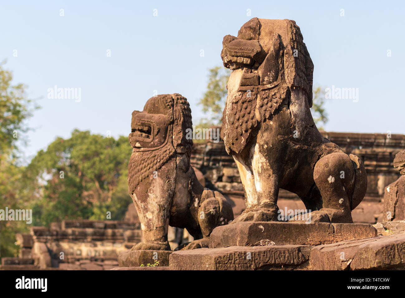 guardian-lions-at-bakong-ancient-hindu-t