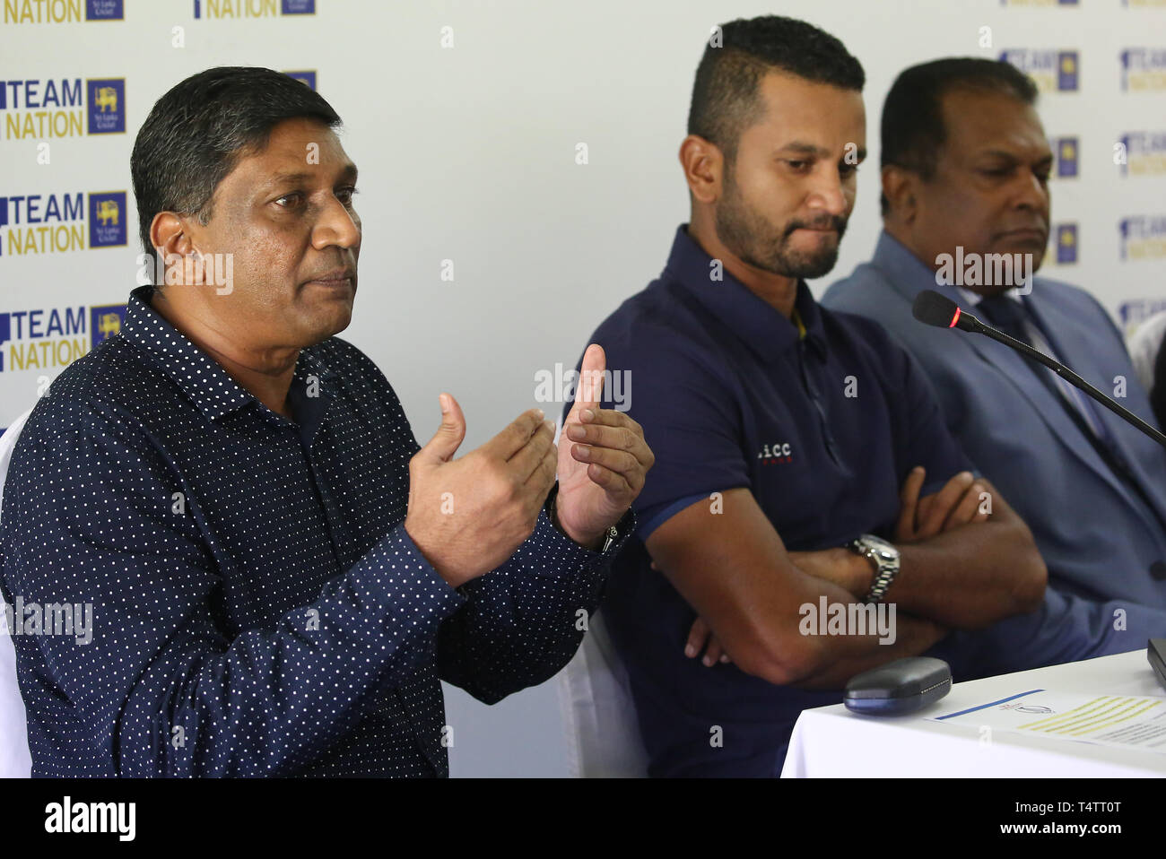 Colombo, Sri Lanka. 18th Apr, 2019. Sri Lanka's Cricket chairman of selector Ashantha de Mel (L) speaks as newly appointed captain (ODI) Dimuth Karunaratne (C) looks on during a press conference Colombo, Sri Lanka, Thursday, 18 April, 2019. Sri Lanka on April 18 dumped established stars including former captain Dinesh Chandimal from their one-day team in a mass clear out for the World Cup. Credit: Pradeep Dambarage/Pacific Press/Alamy Live News Stock Photo