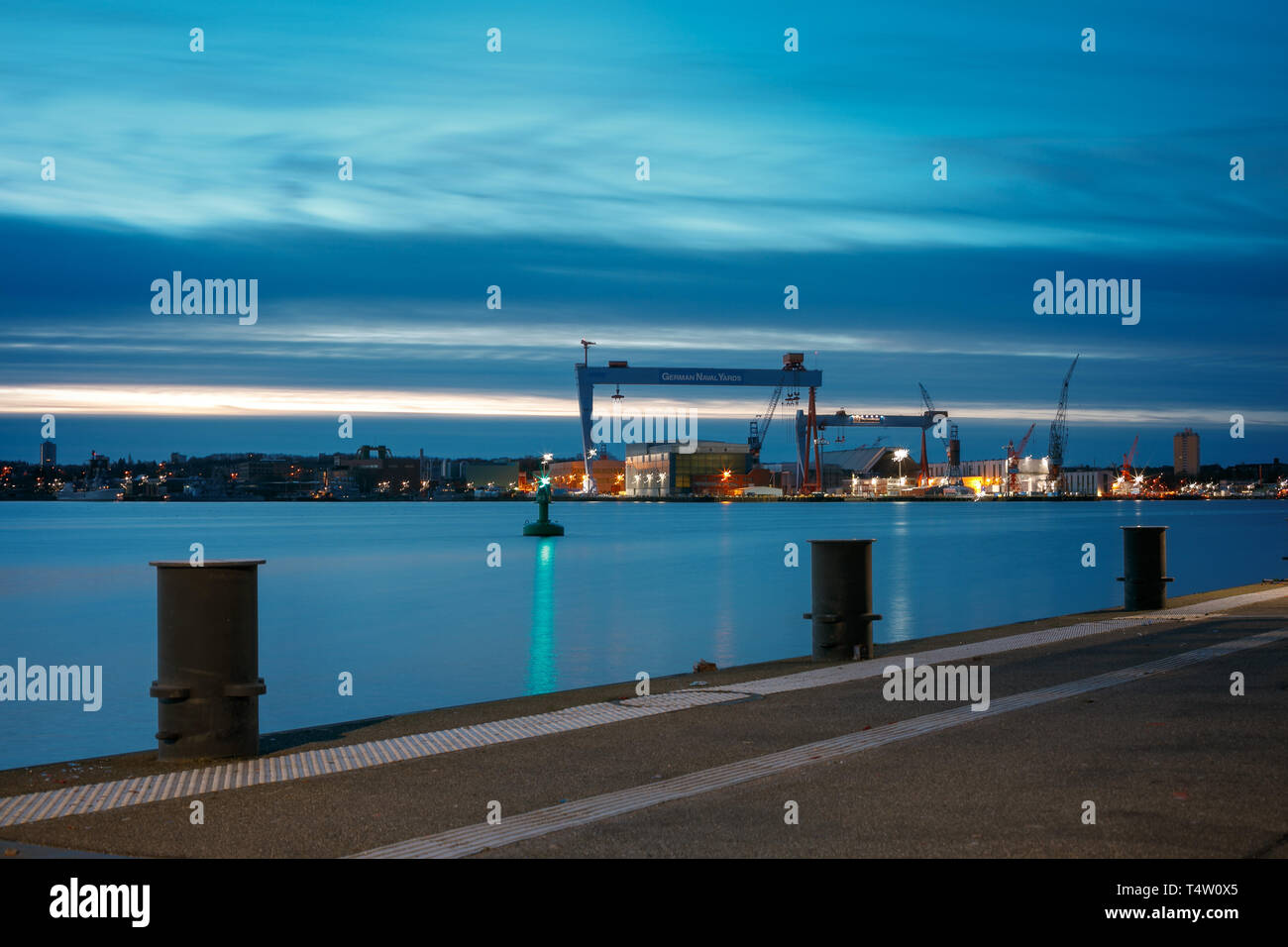 Kiellinie mit Werft / kiel shipyard Stock Photo