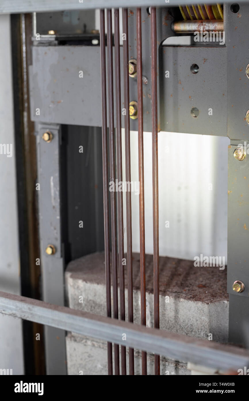 Coated elevator rope with fatigue breaks. Special steel coated traction