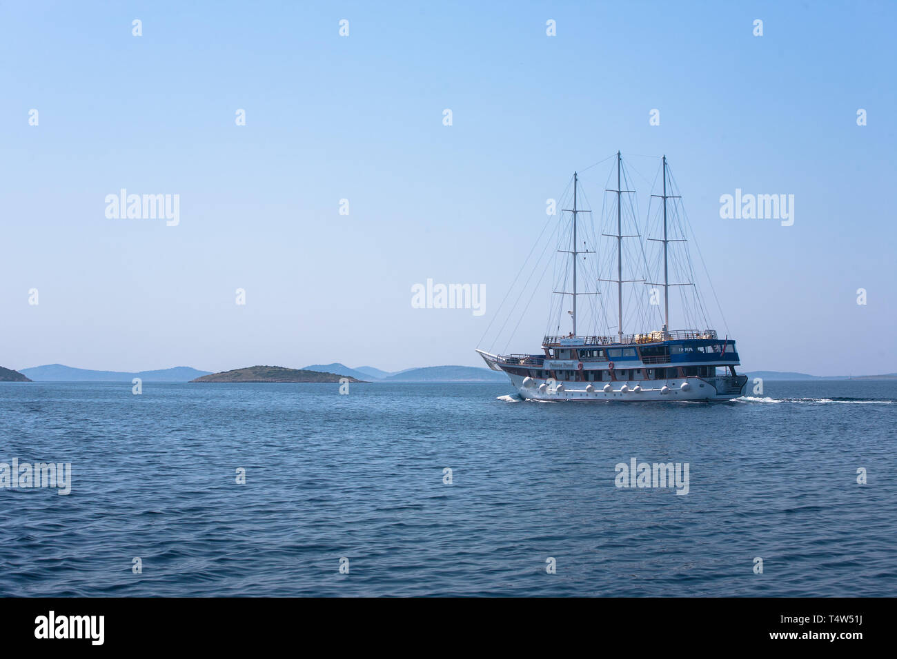 The small cruise ship "Princeza Diana" in Murtersko more, ŠibenikKnin