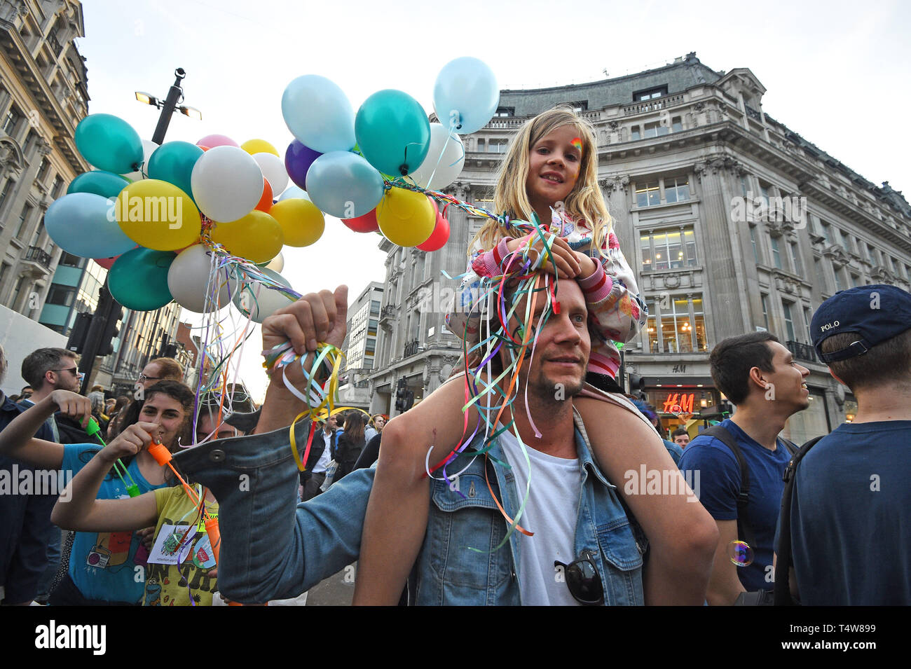 A father a daughter at an Extinction Rebellion demonstration at Oxford Circus, London. Londoners face a fourth day of disruption in the capital, despite nearly 400 arrests. Stock Photo