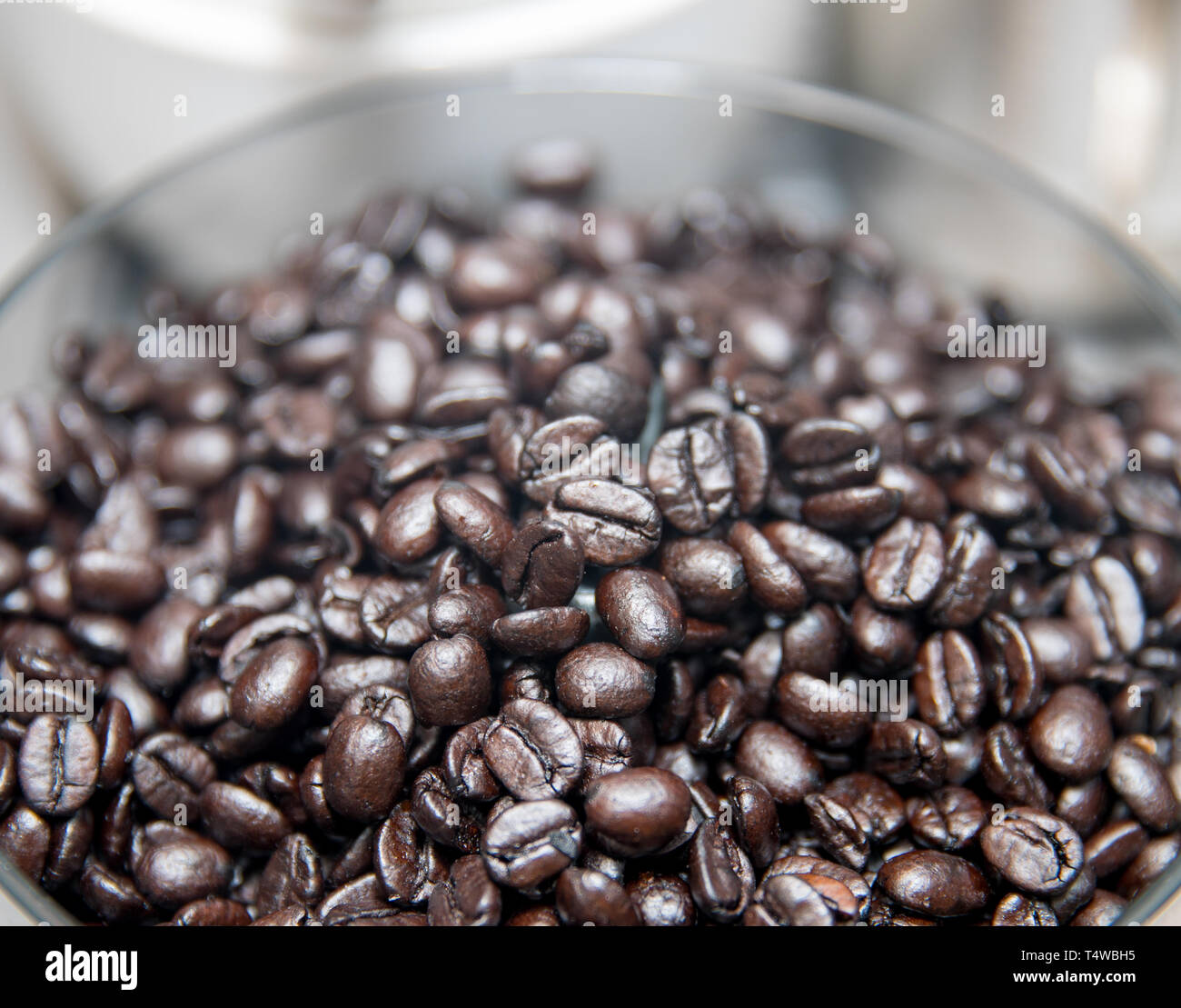 Roasted coffee beans background - Image Stock Photo - Alamy
