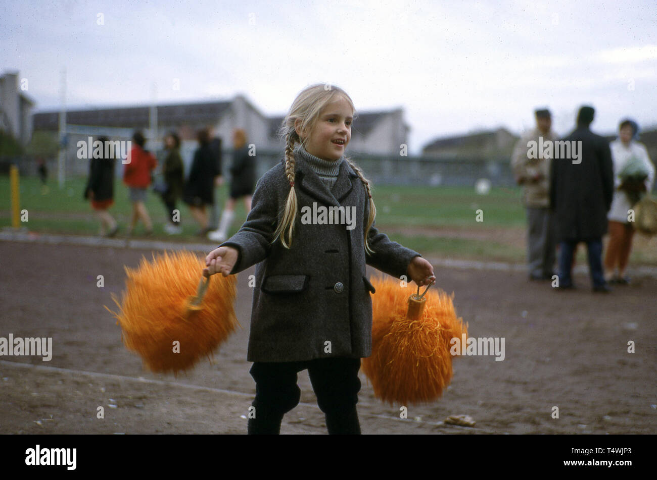 Little girl cheerleaders hires stock photography and images Alamy