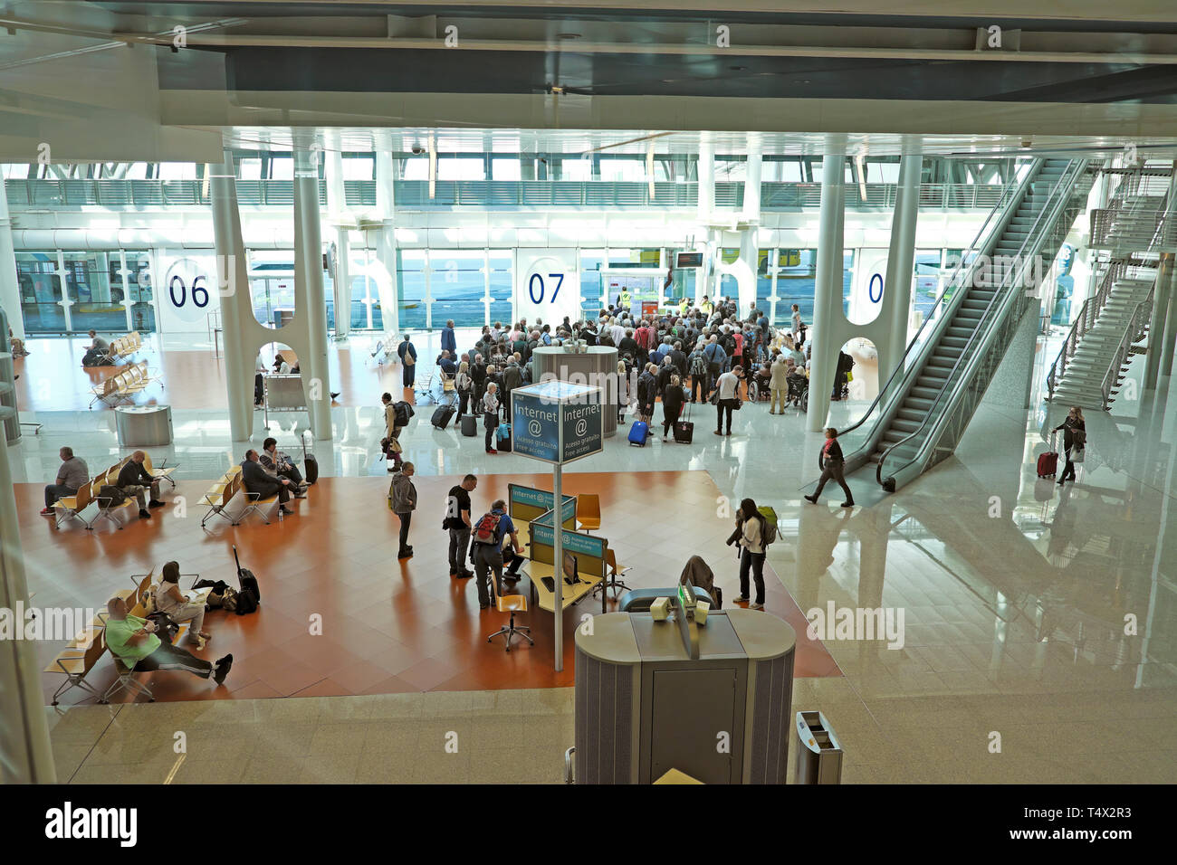 Aeroporto francisco sá carneiro hi-res stock photography and images - Alamy