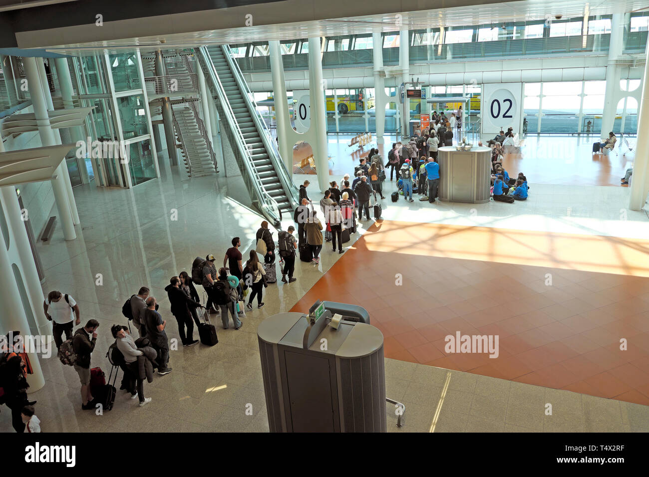 Aeroporto francisco sá carneiro hi-res stock photography and images - Alamy