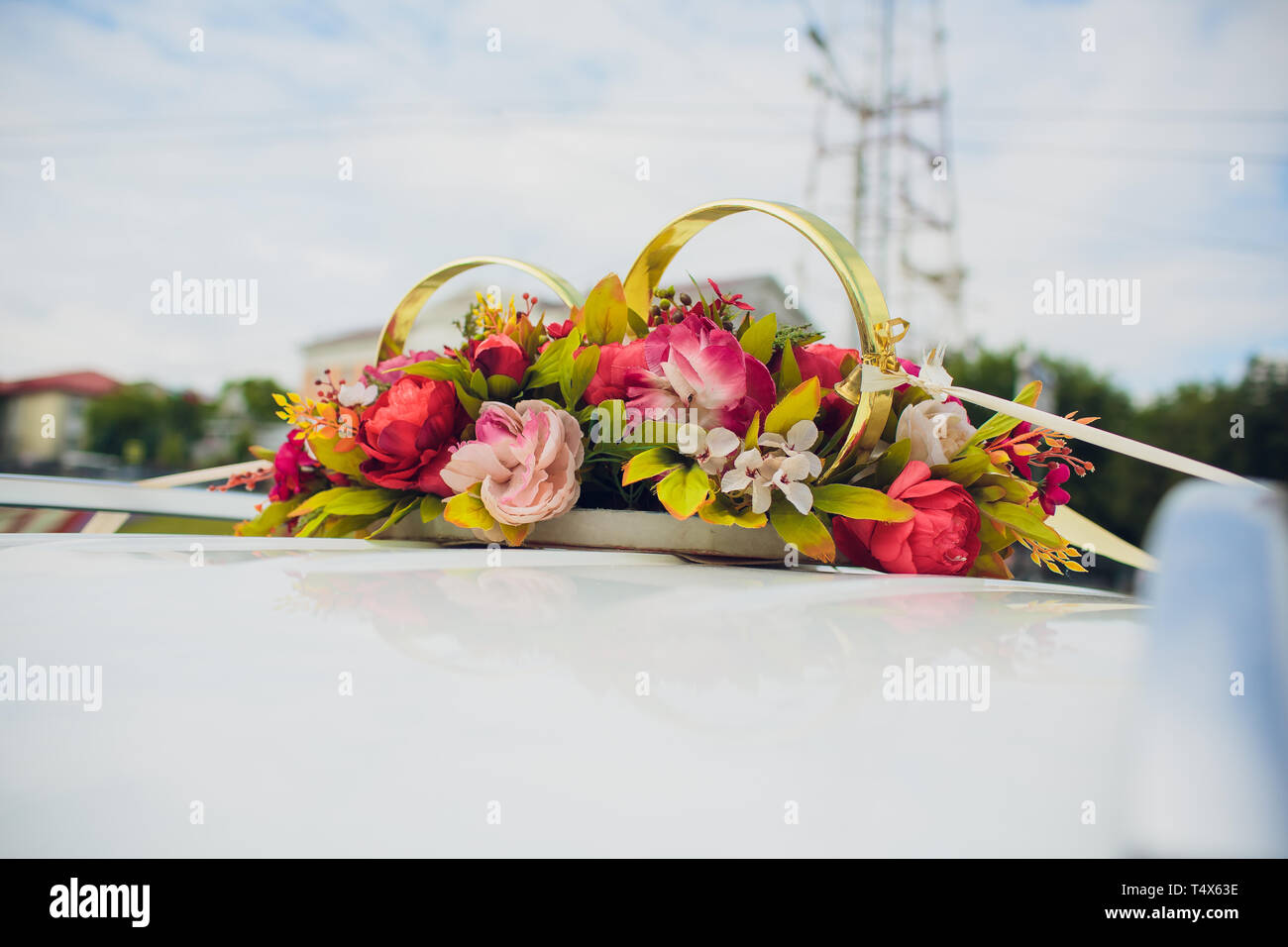 White Wedding Car with Wedding Decorations Flowers Stock Image - Image of  curve, celebration: 125393519
