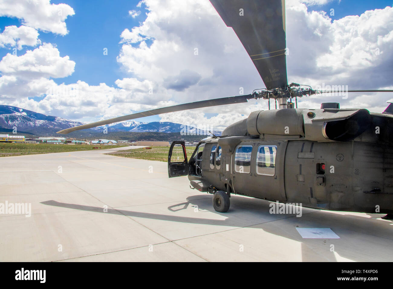 A UH-60 Blackhawk awaits refueling at the Eagle County Regional Airport, Gypsum, Colo., April 17 2019. Eagle County Regional Airport is home to the High Altitude Army National Guard Aviation Training Site, operated by the Colorado Army National Guard, HAATS is a  premiere training site for all branches of military rotary wing aviators to learn about power management. (U.S. Army National Guard photo by Spc. Michael Hunnisett) Stock Photo