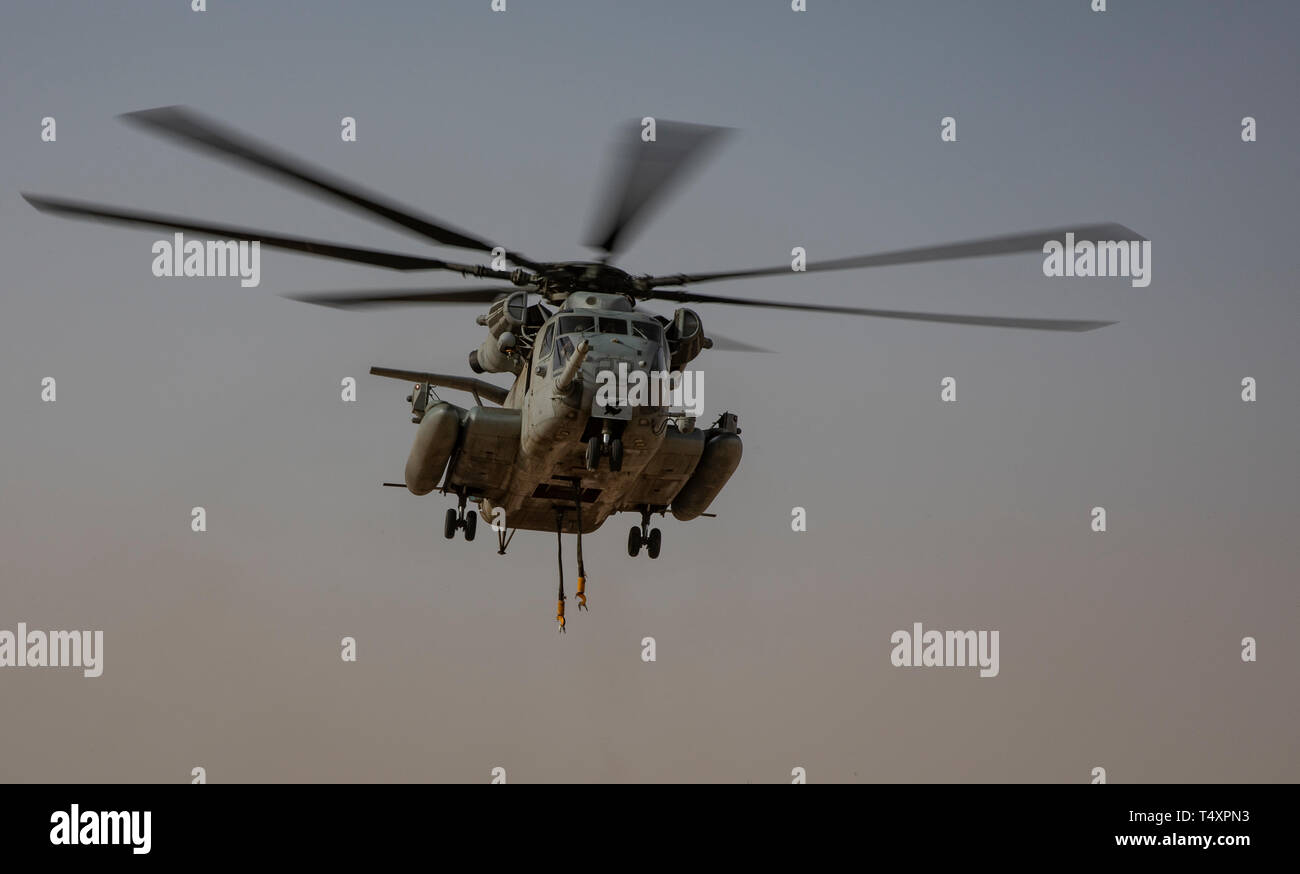 CAMP BEUHRING, Kuwait (April 11, 2019) A U.S. Marine CH-53E Super Stallion with the 22nd Marine Expeditionary Unit makes its approach before picking up a 6,000 pound beam as part of helicopter support team training during Marine Expeditionary Unit Exercise. The Marines, with Marine Medium Tiltrotor Squadron 264 (Reinforced) and Combat Logistics Battalion 22, participated the training to build and sharpen their skills in order to maintain combat readiness. Marines and Sailors with the 22nd MEU and Kearsarge Amphibious Ready Group are currently deployed to the U.S. 5th Fleet area of operations i Stock Photo