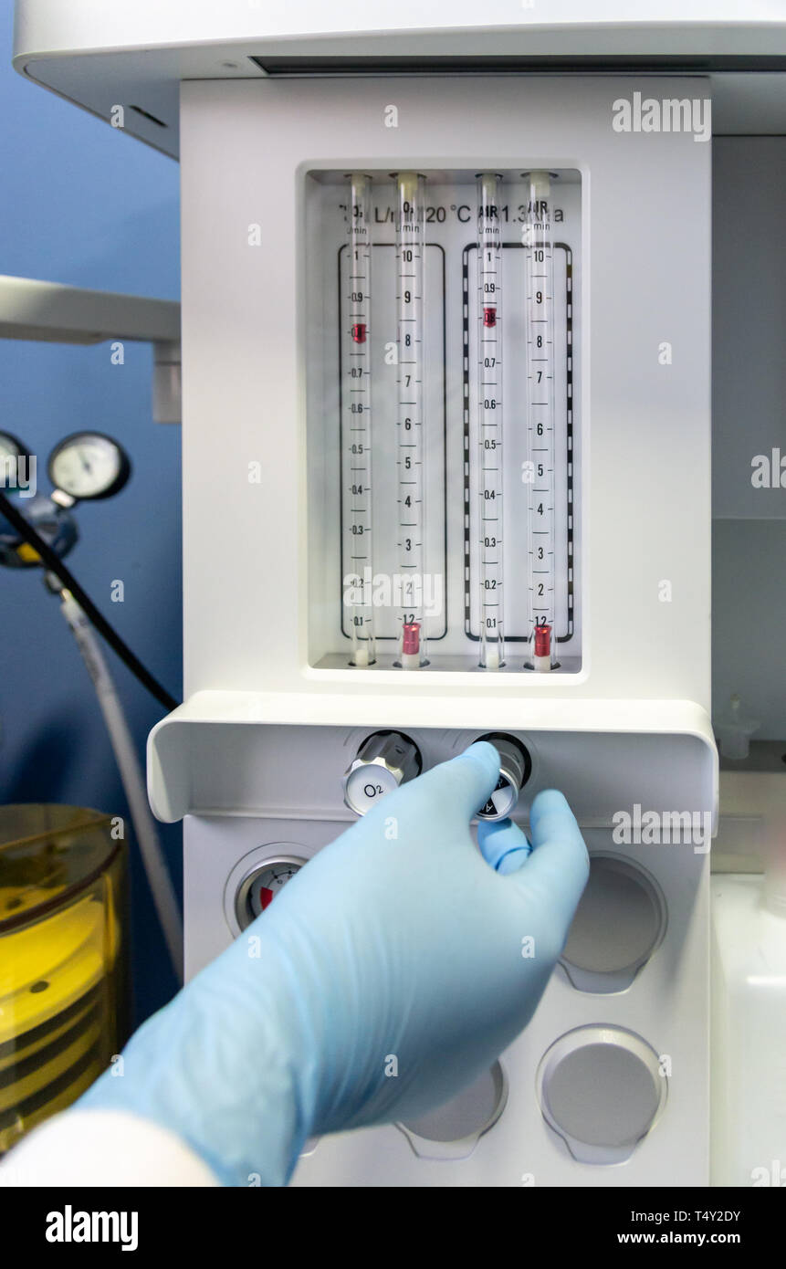 Oxygen and air of an anesthesia machine operated by a veterinarian