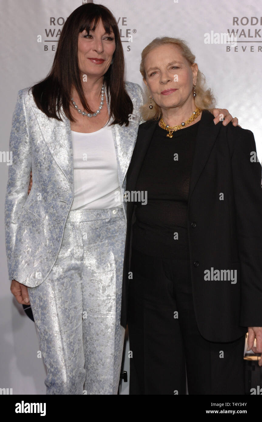 Los Angeles Ca March 20 2005 Actresses Anjelica Huston Left And Lauren Bacall At The Rodeo