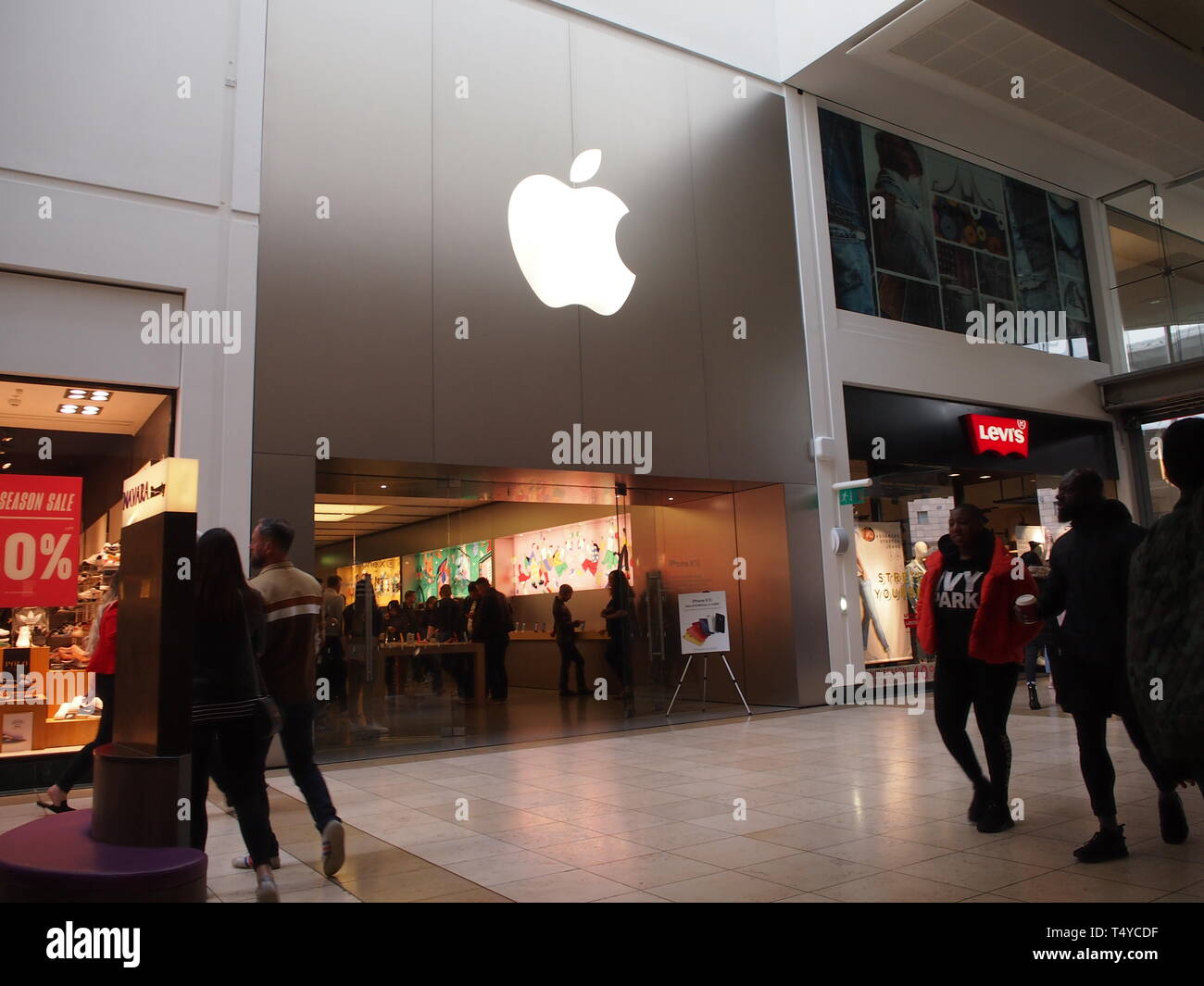 levi store trafford centre