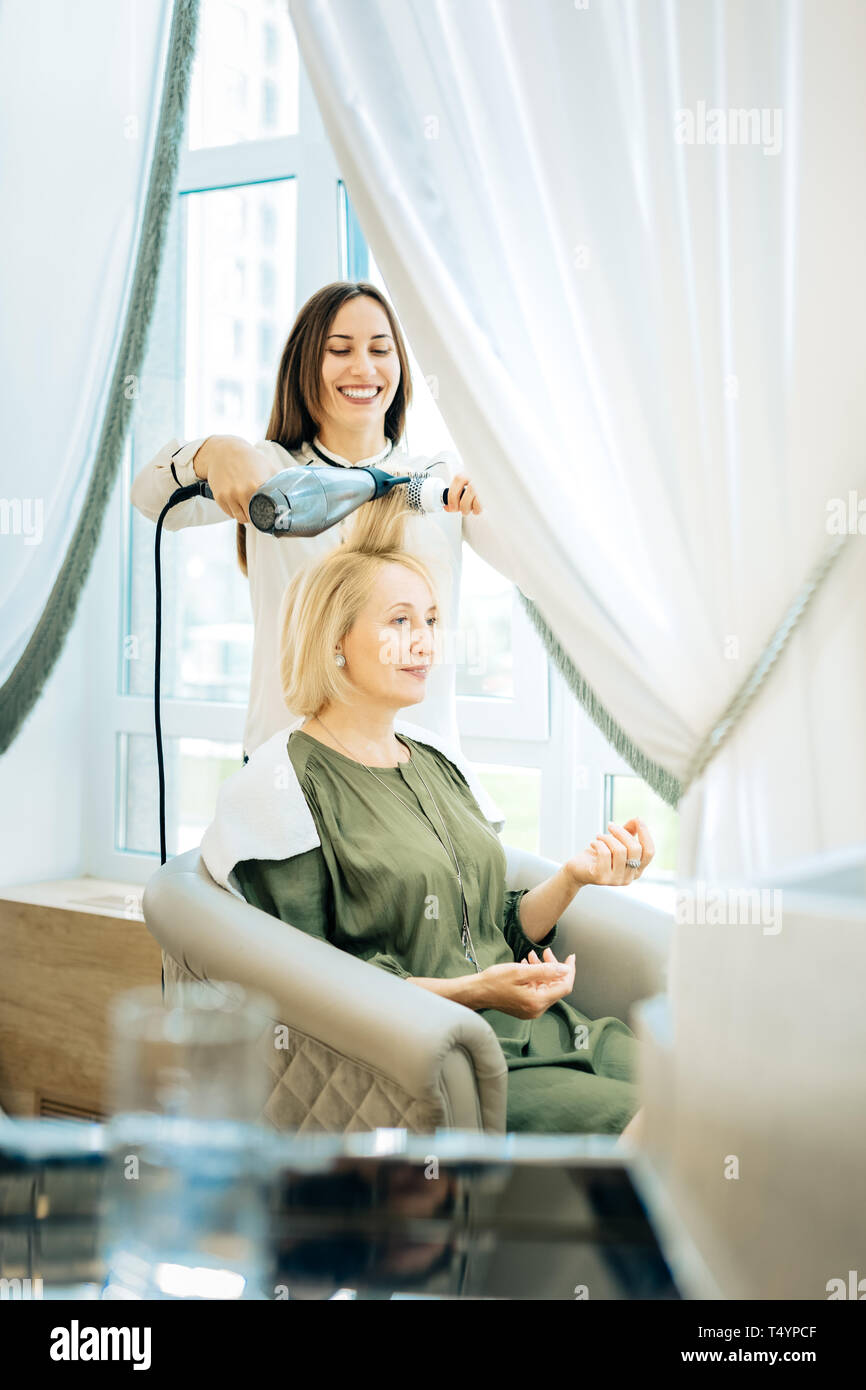Female hair dresser working hi-res stock photography and images - Alamy