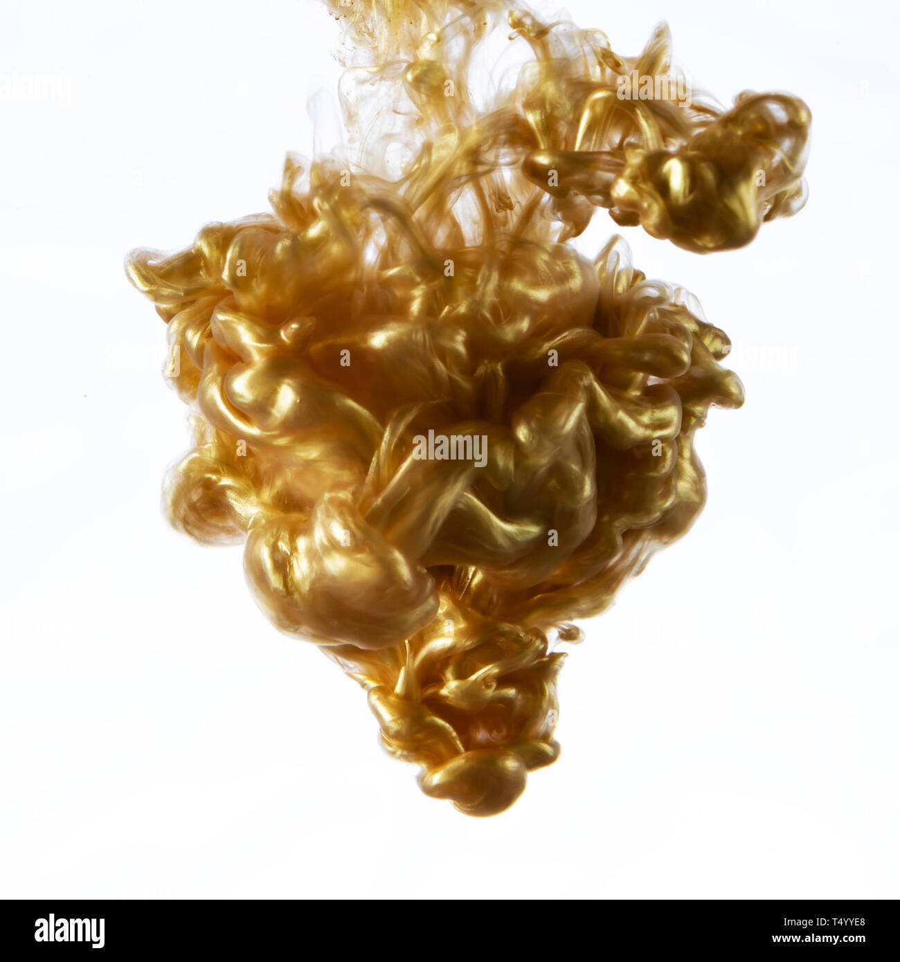 gold ink in water Stock Photo - Alamy