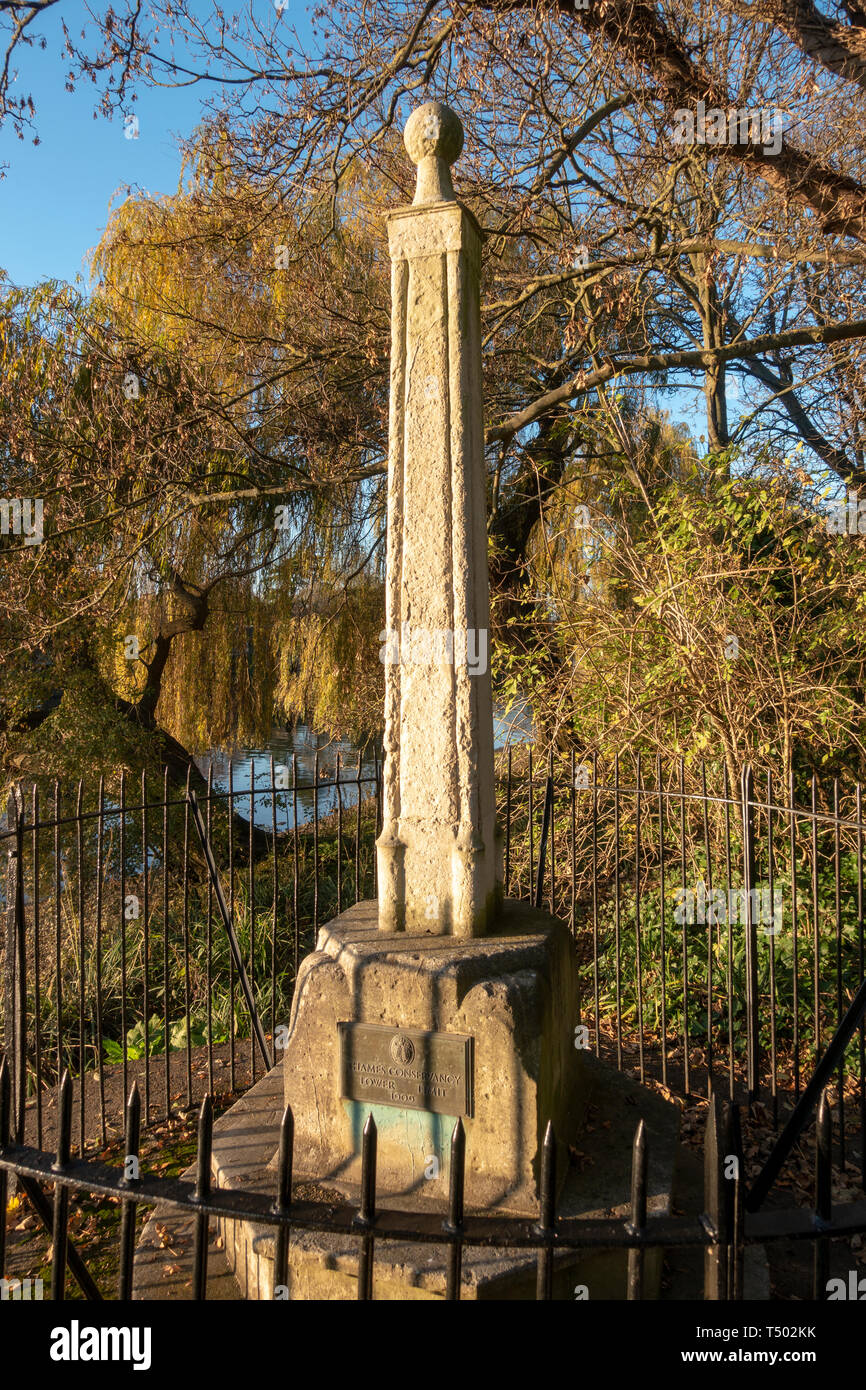 The Teddington Obelisk which marks the boundary of the Port of London Authority (downstream) and the Environment Agency (upstream) respectively Stock Photo