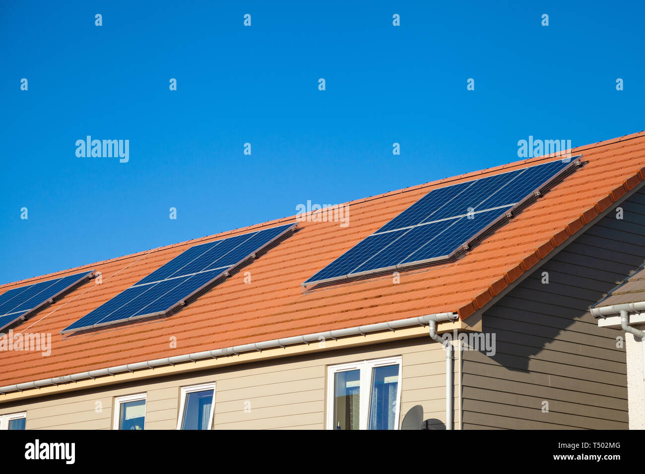 House exterior uk solar panels hi-res stock photography and images - Alamy