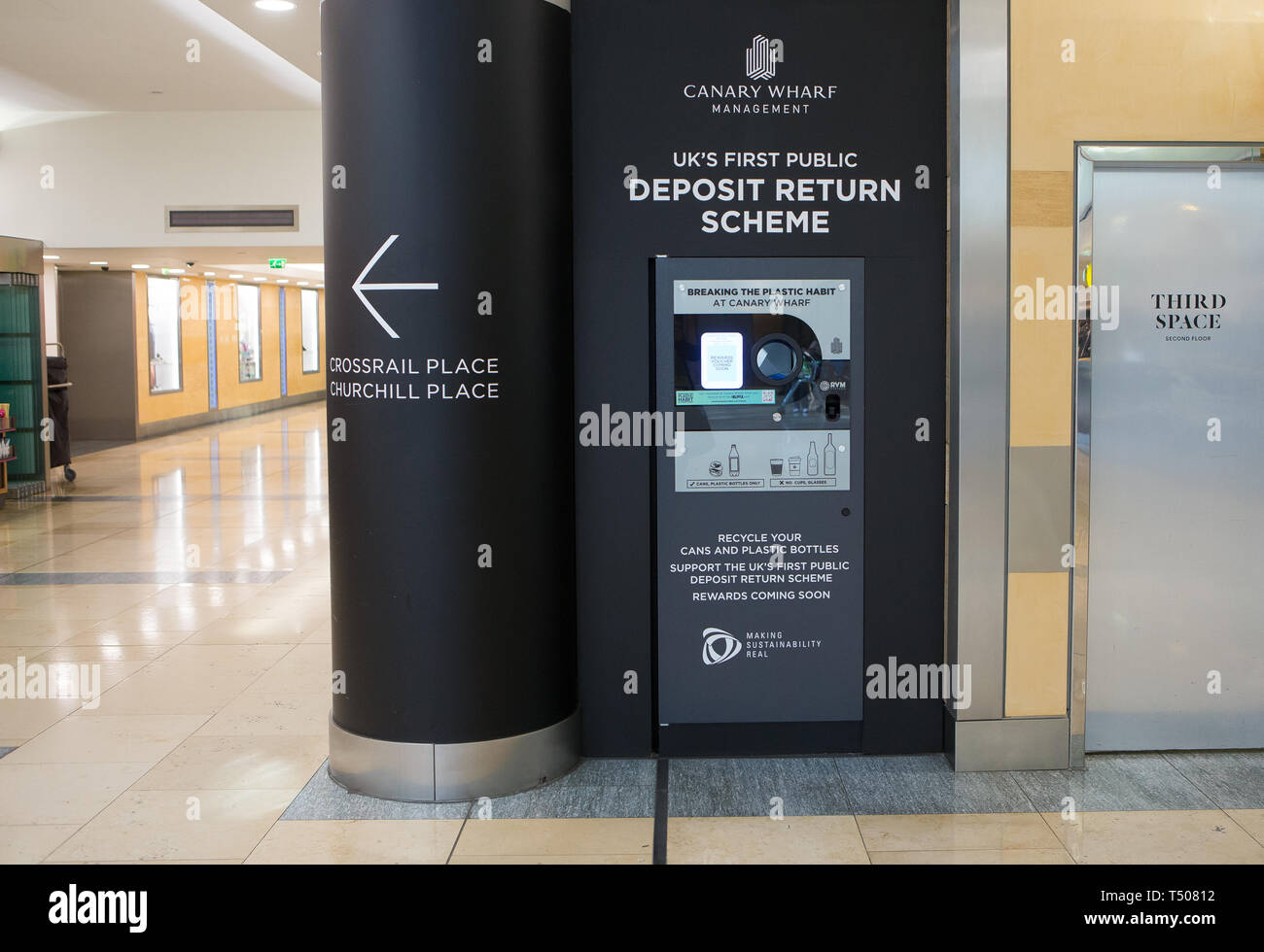 Plastic bottle deposit machine hires stock photography and images Alamy