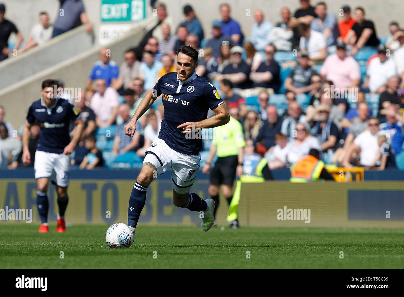 London, UK. 19th Apr, 2019. during the EFL Sky Bet Championship match between Millwall and Brentford at The Den, London, England on 19 April 2019. Photo by Carlton Myrie.  Editorial use only, license required for commercial use. No use in betting, games or a single club/league/player publications. Credit: UK Sports Pics Ltd/Alamy Live News Stock Photo