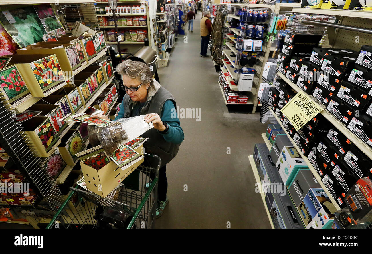 Clinton, Iowa, USA. 19th Apr, 2019. Notes for the Cashiers at the registers  at Paul's Discount store located at 1940 Lincoln Way in Clinton, Iowa. The  third-generation family-owned business that opened in