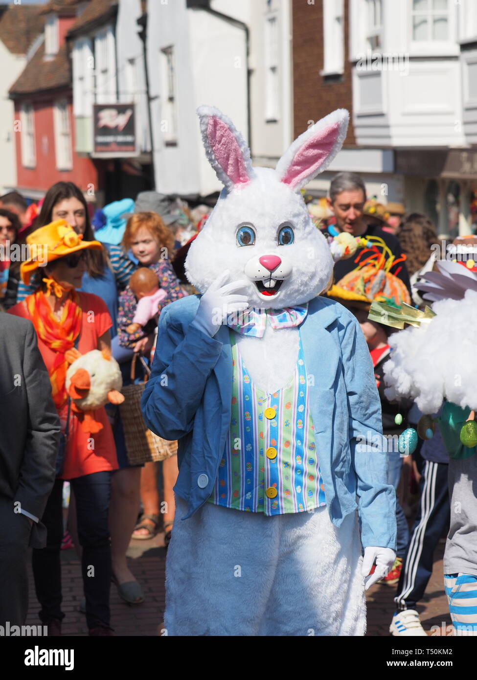 Faversham, Kent, UK. 20th April, 2018. A colourful Easter Hat Parade was held in Faversham high 