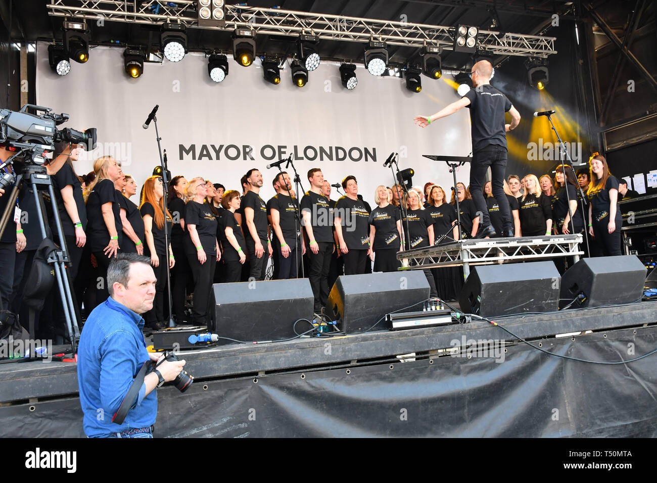 London, UK. 20th April, 2019.Westend Music Choir perfroms at the Feast of St George to celebrate English culture with music and English food stalls in Trafalgar Square on 20 April 2019, London, UK. Credit: Picture Capital/Alamy Live News Stock Photo