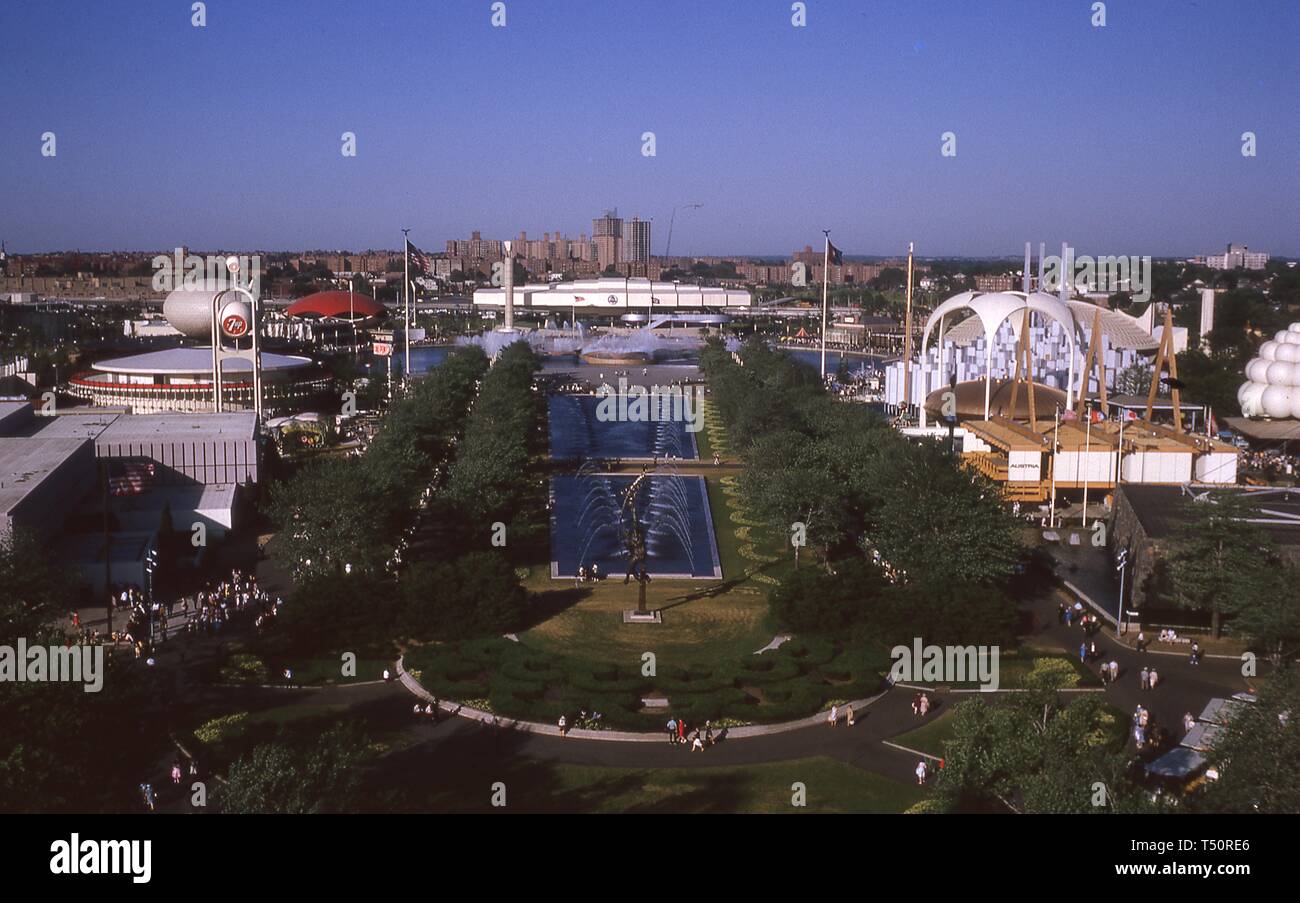 Bird'seye view over the Fountain of the Fairs, looking toward the Pool