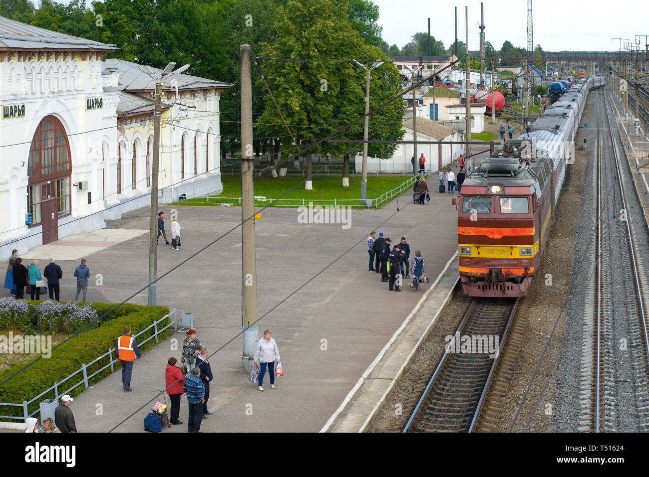 SHARYA, RUSSIA - SEPTEMBER 04, 2017: Passenger train with electric locomotive ChS4t arrives on the Sharya station of the Northern Railway Stock Photo