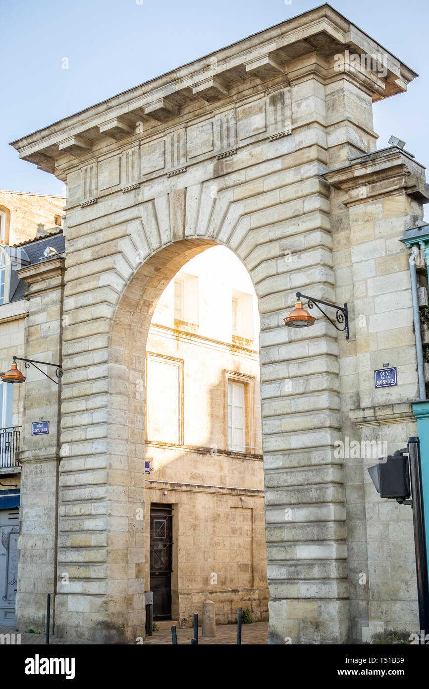 Door of the Quai de la Monnaie and the Quai Sainte-Croix in Bordeaux,  France Stock Photo - Alamy