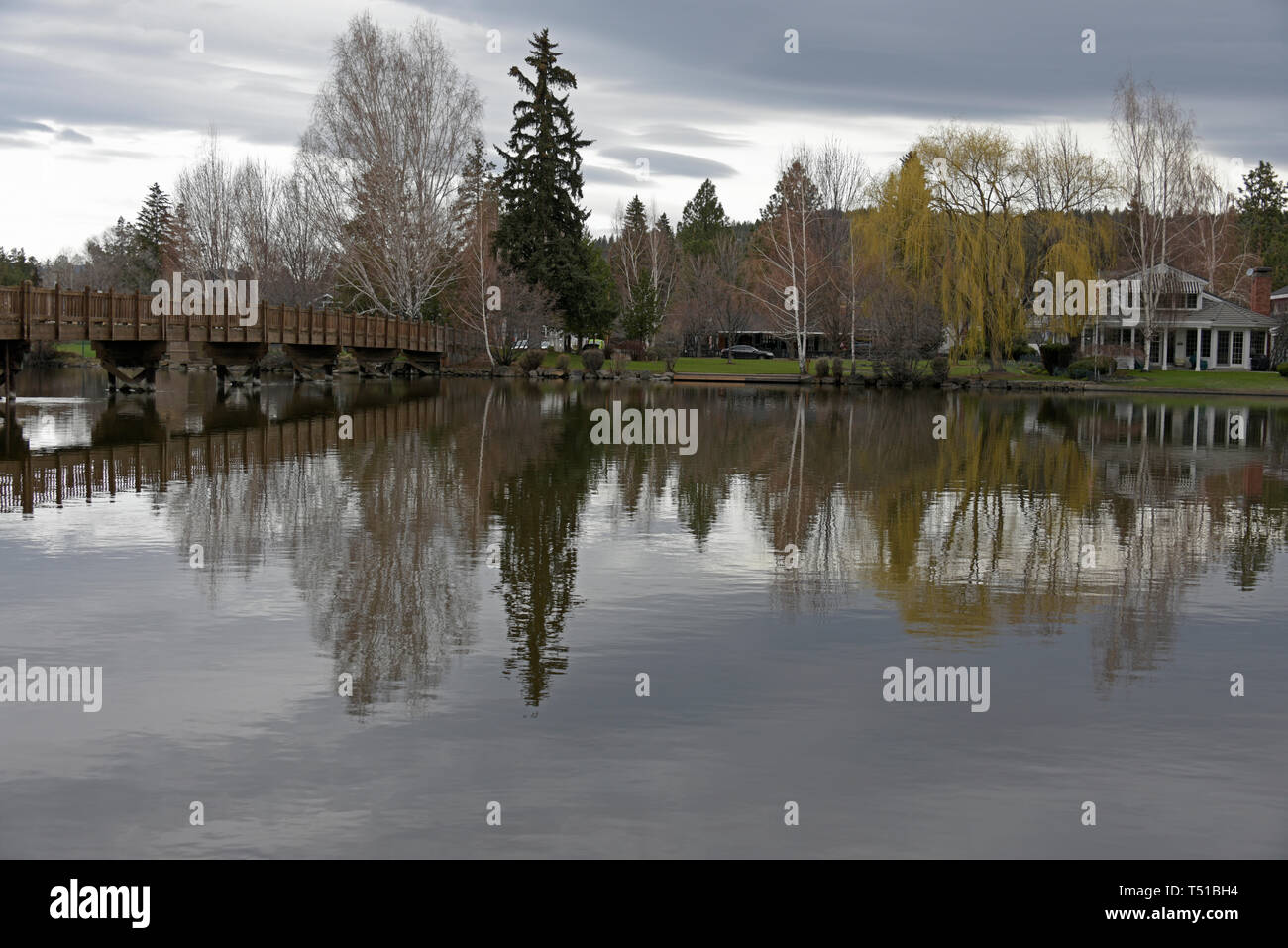 Mirror Pond, Bridge, Drake Park, Deschutes River, Bend, Oregon, USA
