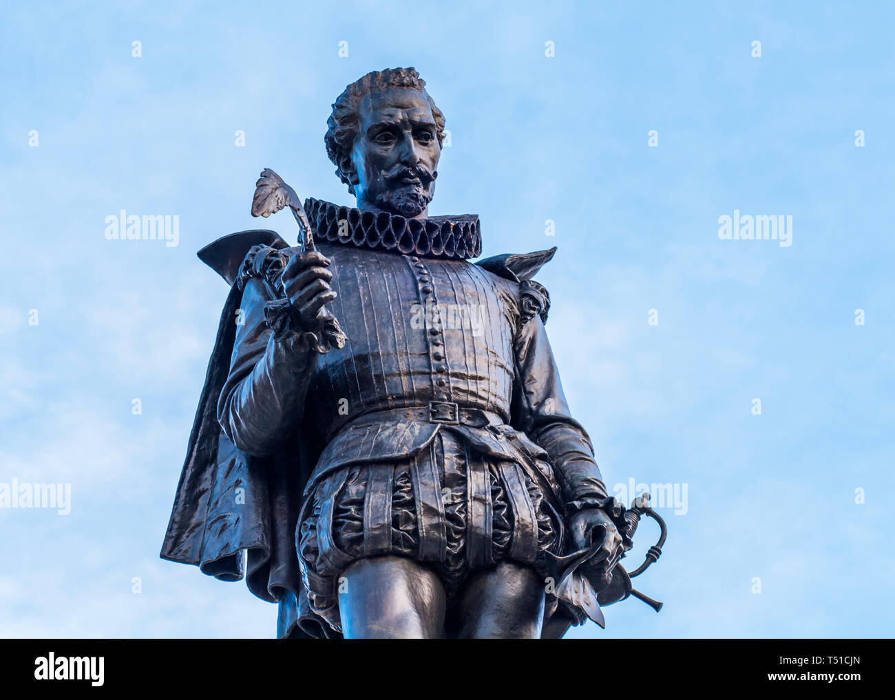 Estatua de cervantes hi-res stock photography and images - Alamy