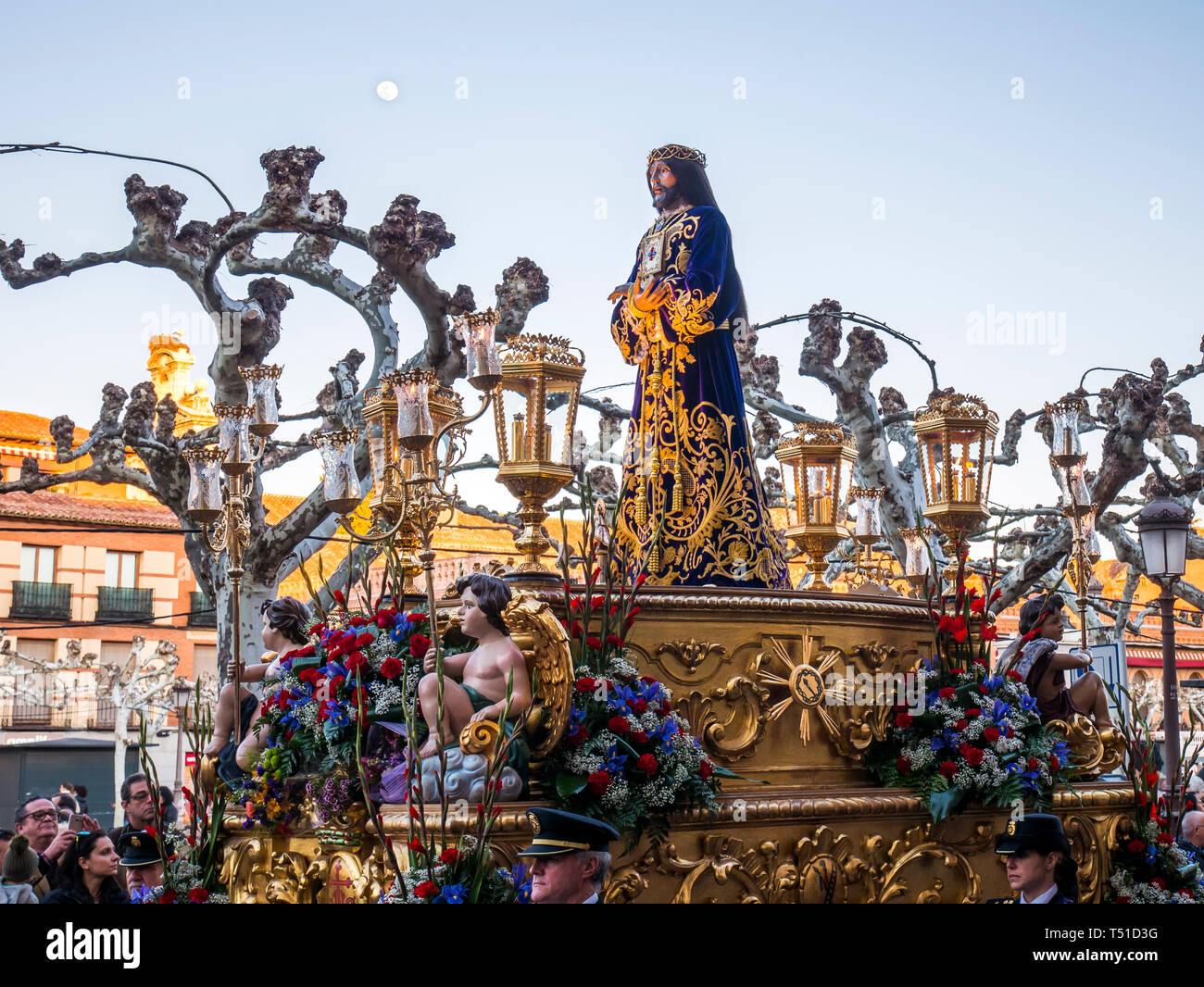 Procesión de Semana Santa del Cristo de Medinaceli en la plaza Cervantes de Alcalá de Henares. Madrid. España Stock Photo