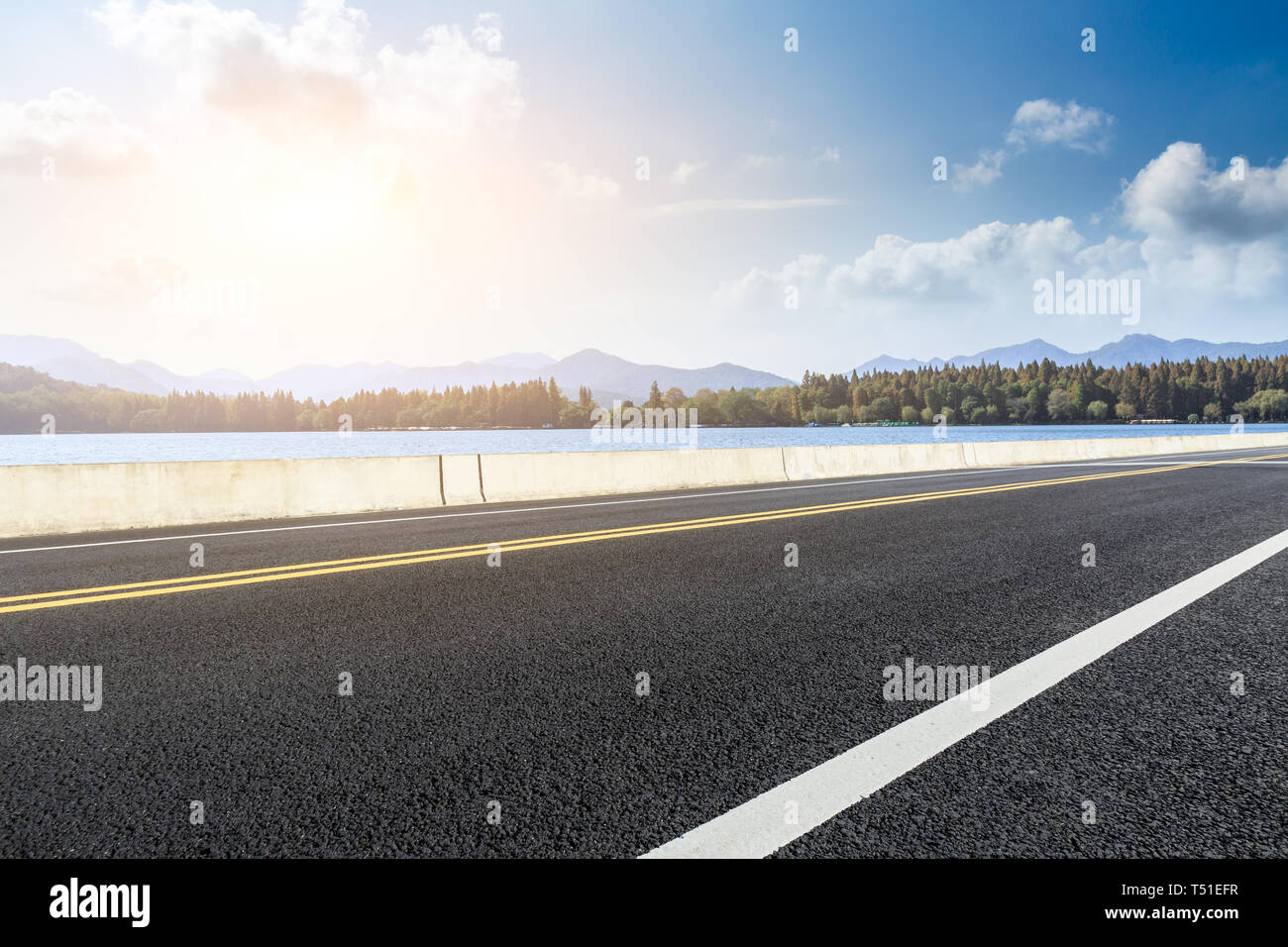 Empty way lake tree hi-res stock photography and images - Alamy