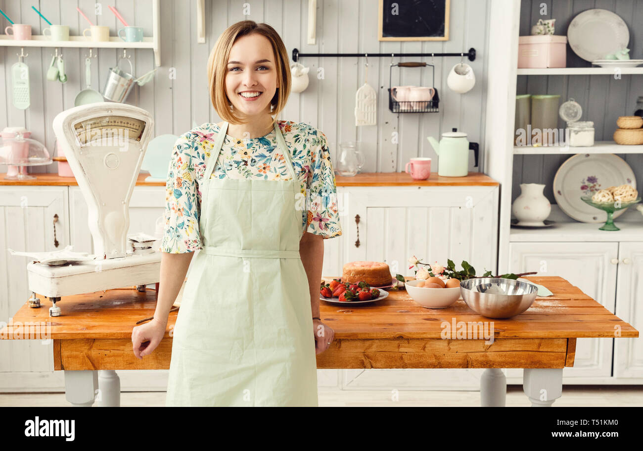 Green apron hi-res stock photography and images - Alamy