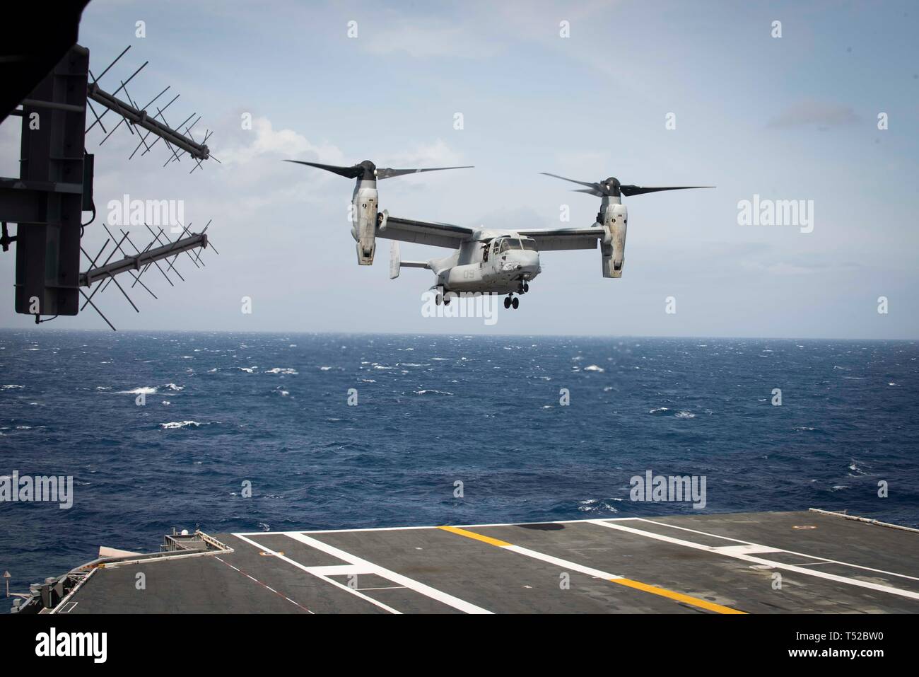 190418-N-YD547-0111 ATLANTIC OCEAN (April 8, 2019) AN MV-22B Osprey ...