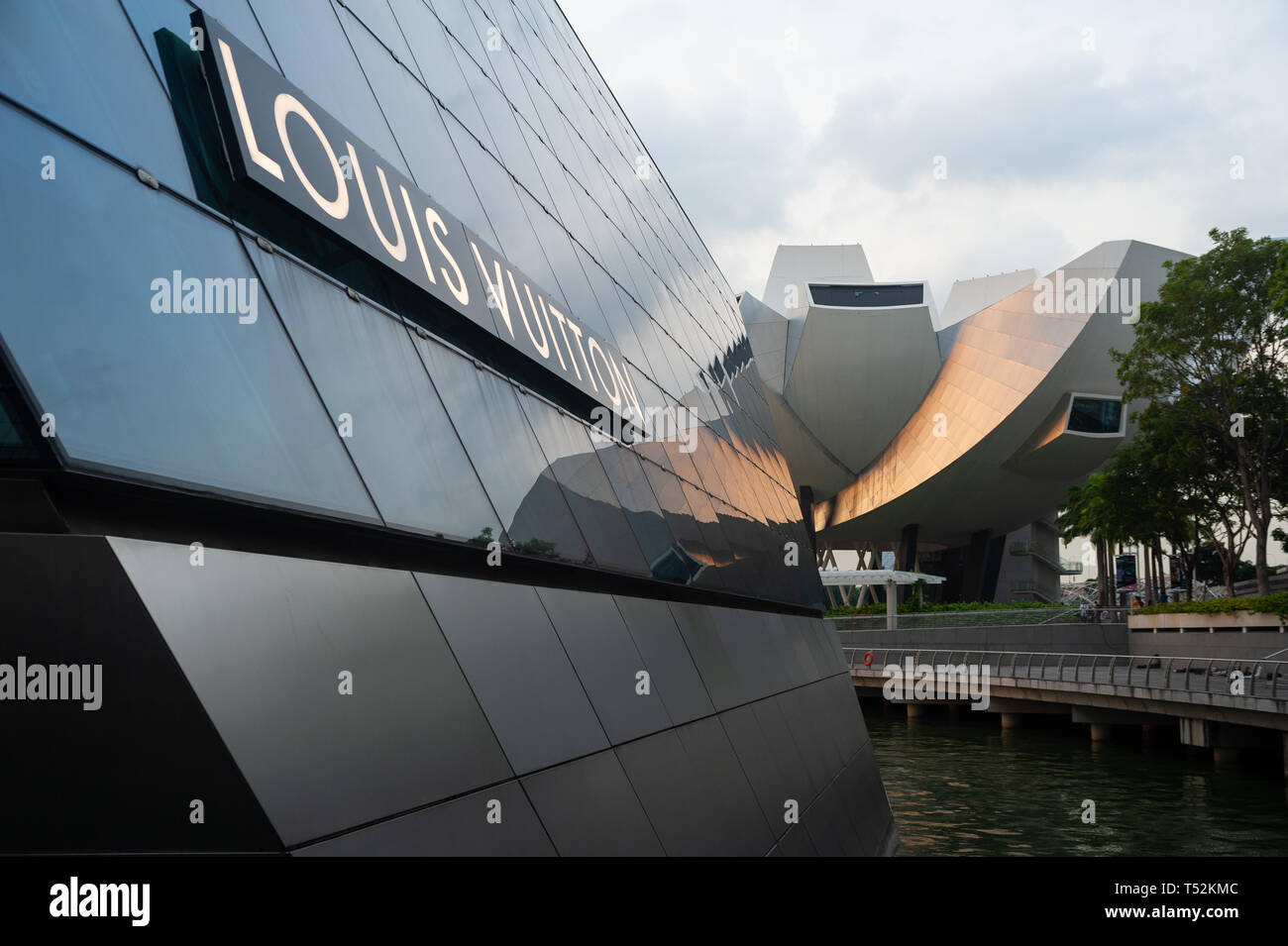 12.04.2019, Singapore, Republic of Singapore, Asia - Louis Vuitton Island Maison luxury retail store at the Marina Bay Sands with ArtScience Museum. Stock Photo