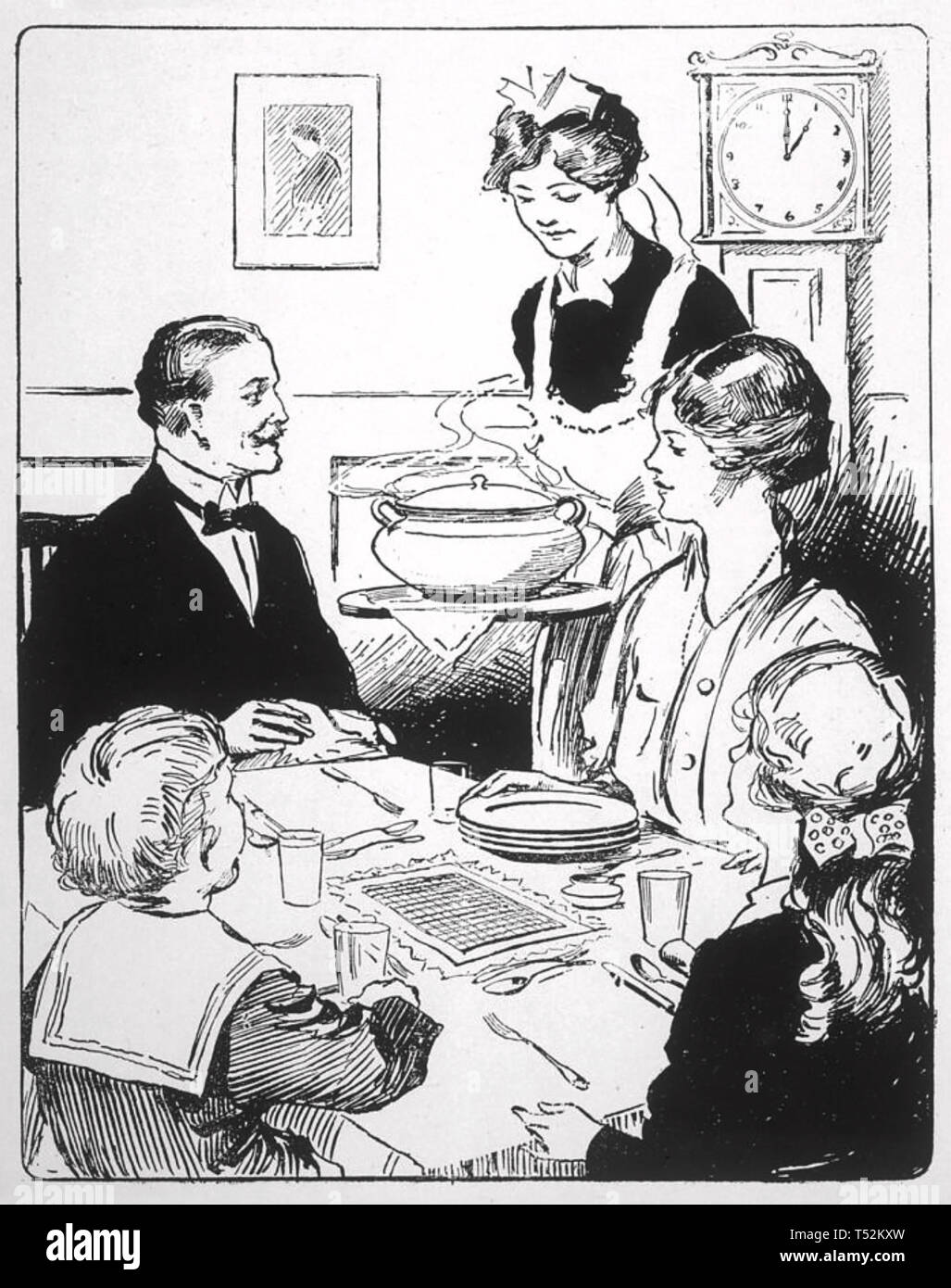 ENGLISH FAMILY MEALTIME 1917 Stock Photo