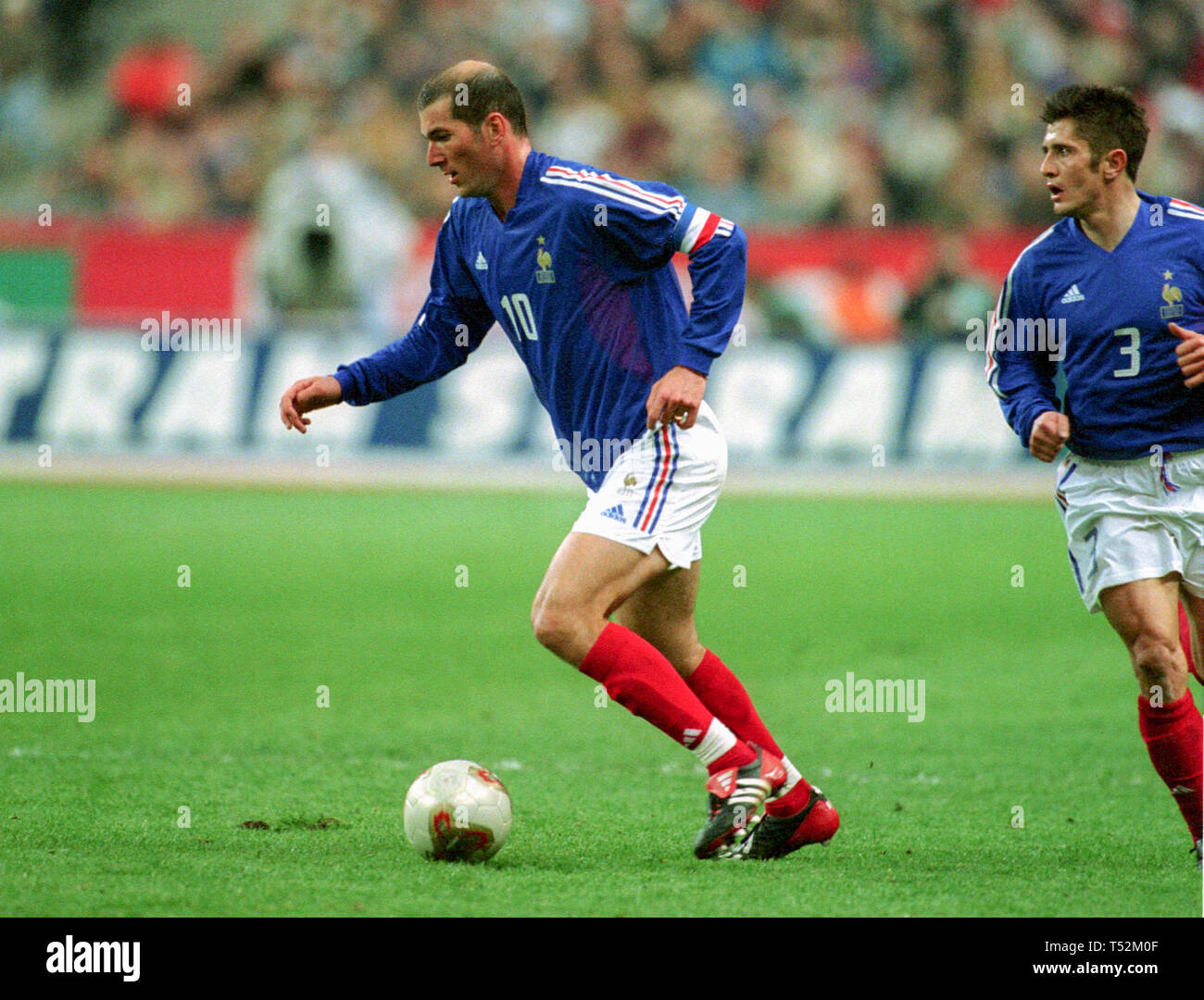 Zidane 2002 hi-res stock photography and images - Alamy