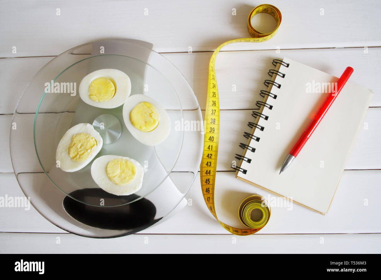 Counting the amount of proteins, carbohydrates, fats and calories in