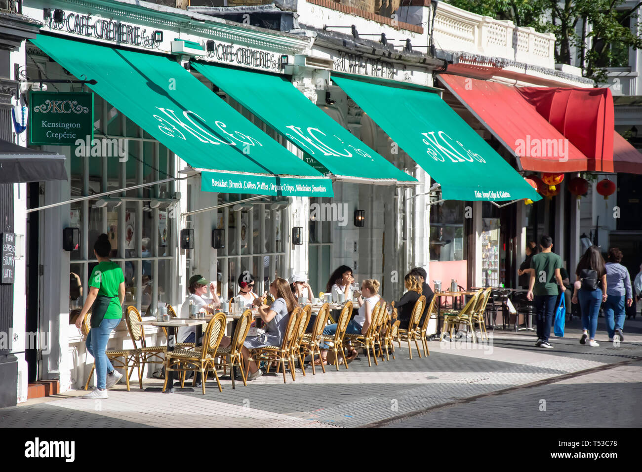 Outdoor dining, Kensington Creperie, Exhibition Rd, South Kensington, Royal Borough of Kensington and Chelsea, Greater London, England, United Kingdom Stock Photo