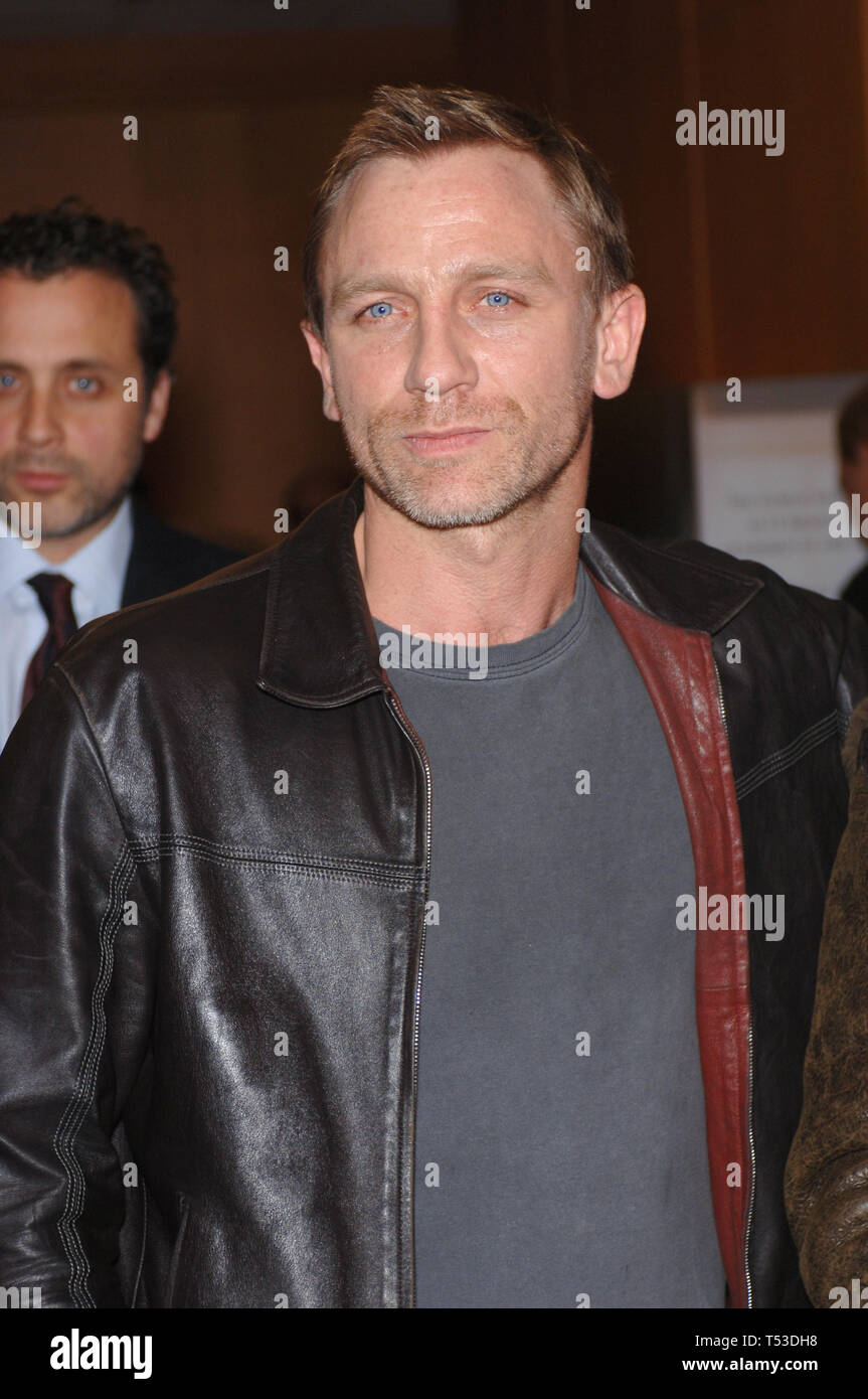 los-angeles-ca-december-20-2005-actor-daniel-craig-the-new-james-bond-at-an-industry-screening-for-his-new-movie-munich-2005-paul-smith-featureflash-T53DH8.jpg
