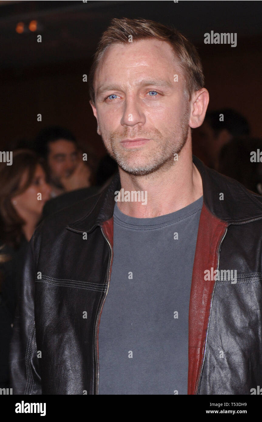 LOS ANGELES, CA. December 20, 2005: Actor DANIEL CRAIG (the new James Bond)  at an industry screening for his new movie Munich. © 2005 Paul Smith /  Featureflash Stock Photo - Alamy