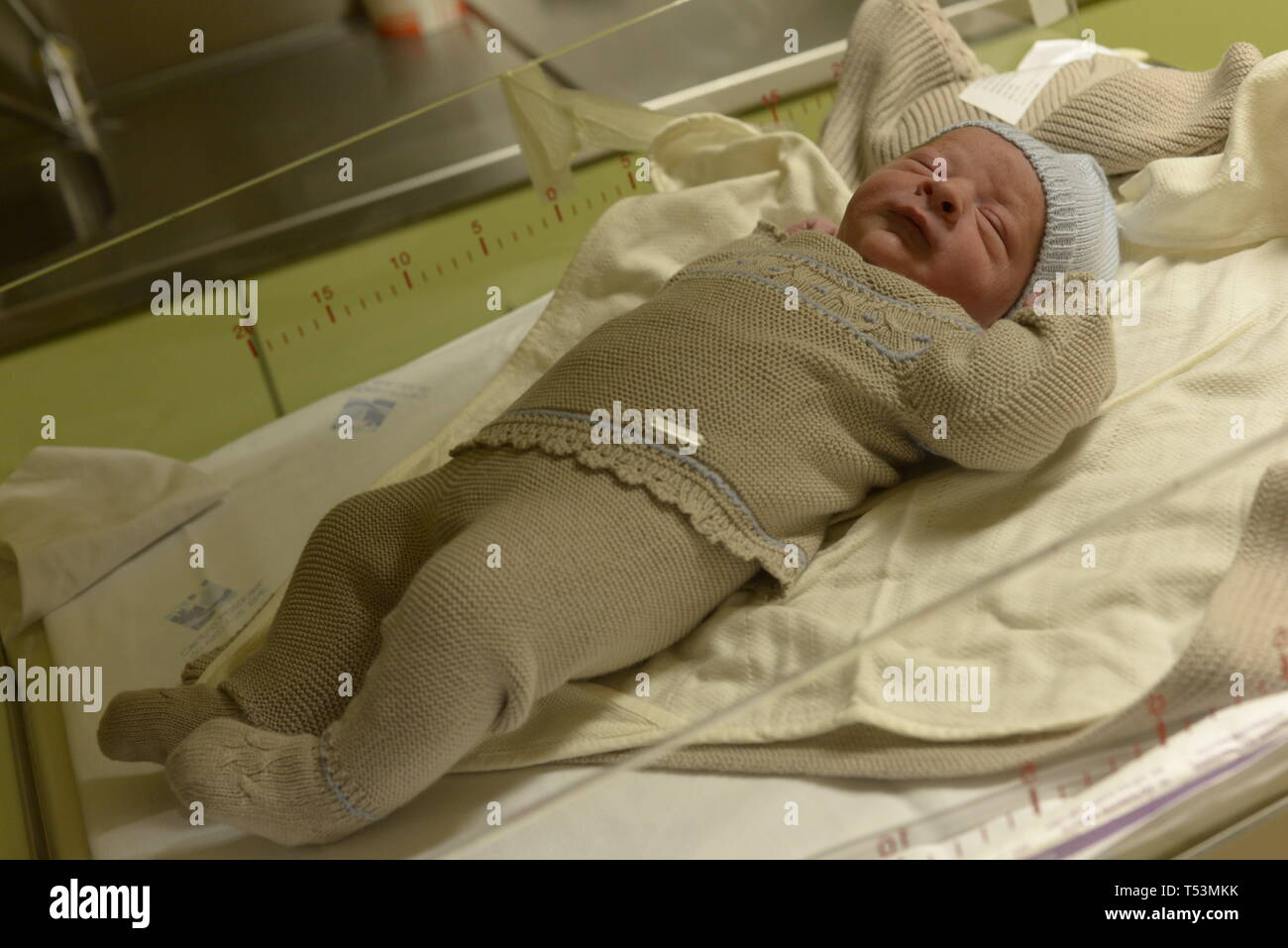 Newborn Baby 4kg In The Hospital Being Measured Stock Photo Alamy units-of-measurement-liquids