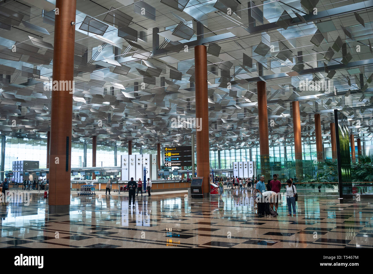 18.04.2019, Singapore, Republic of Singapore, Asia - A view of the departure hall inside Terminal 3 at Changi Airport. Stock Photo